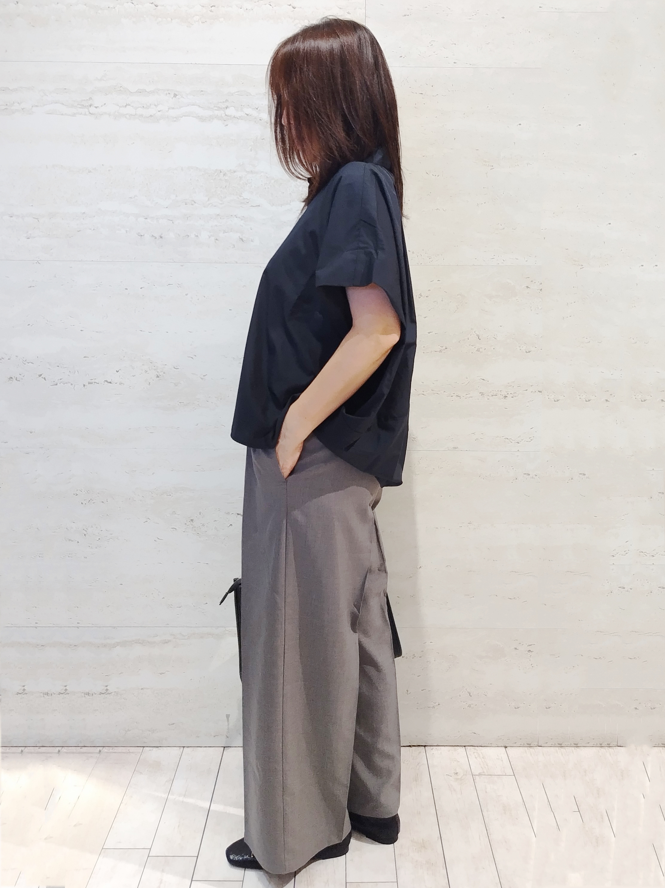 よしみさんの「OPAQUE.CLIP｜タックニュアンスフォルムシャツ【洗濯機OK】」を使ったコーディネート