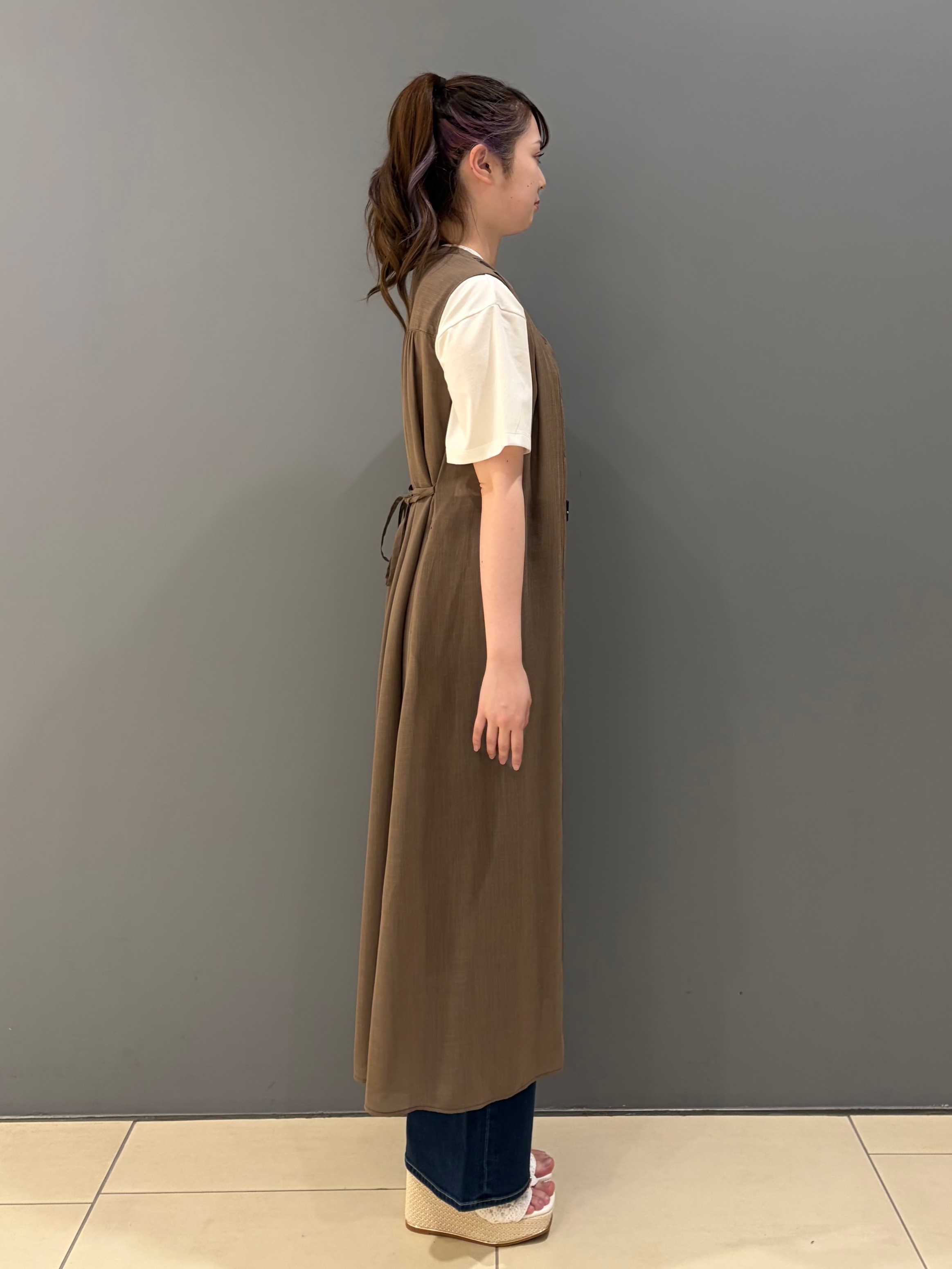 miさんの「UNTITLED｜【秋映え/ジレとしても〇】シアーVネックワンピース」を使ったコーディネート