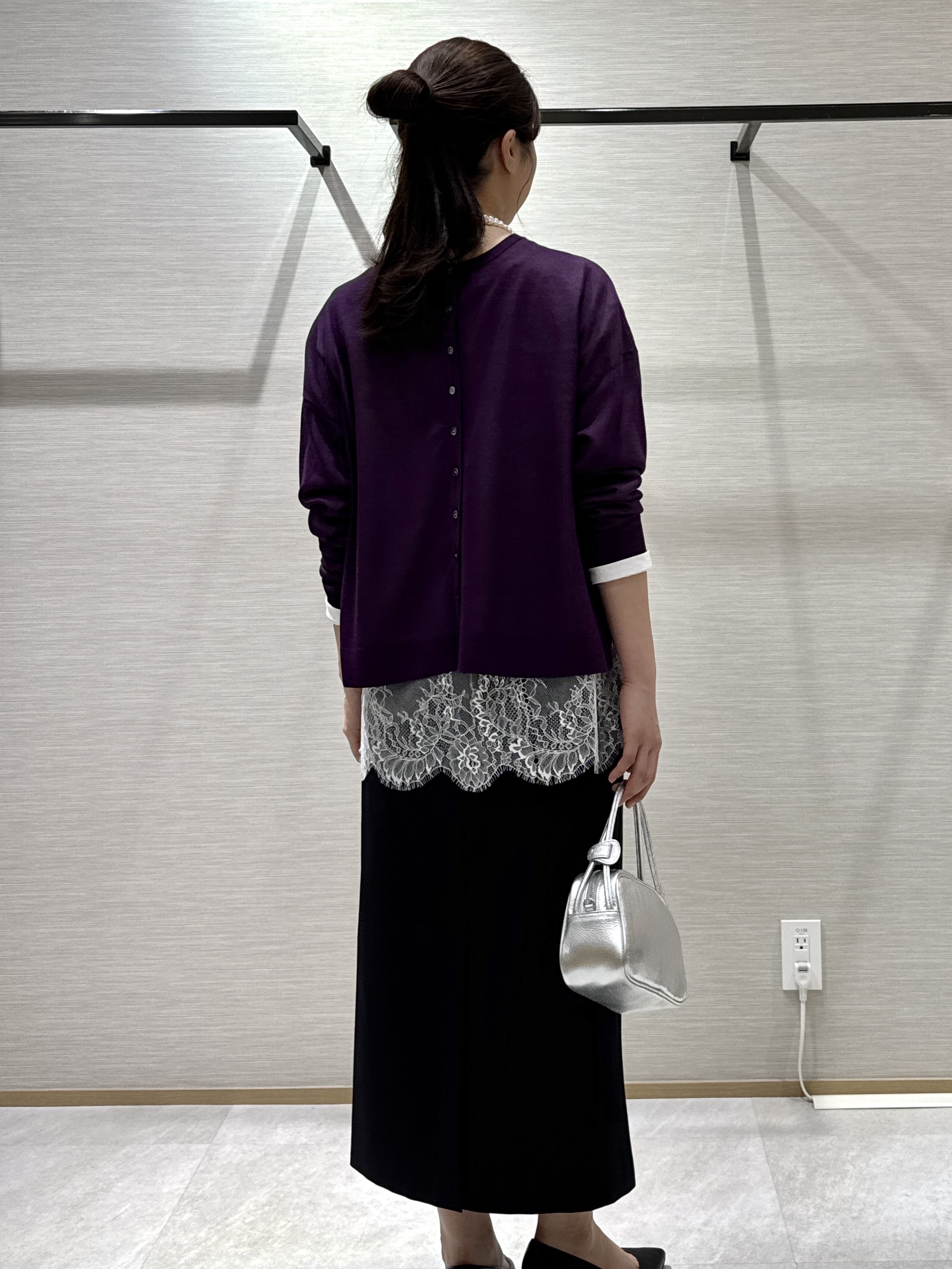 nanaさんの「UNTITLED｜【アンサンブル可/秋羽織り/シアー】前後2WAYカーディガン」を使ったコーディネート