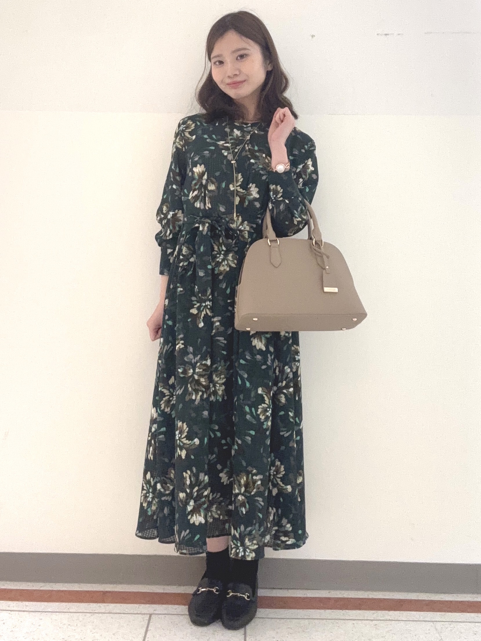 伊藤愛日圭さんの「UNTITLED｜フラワープリントワンピース」を使ったコーディネート