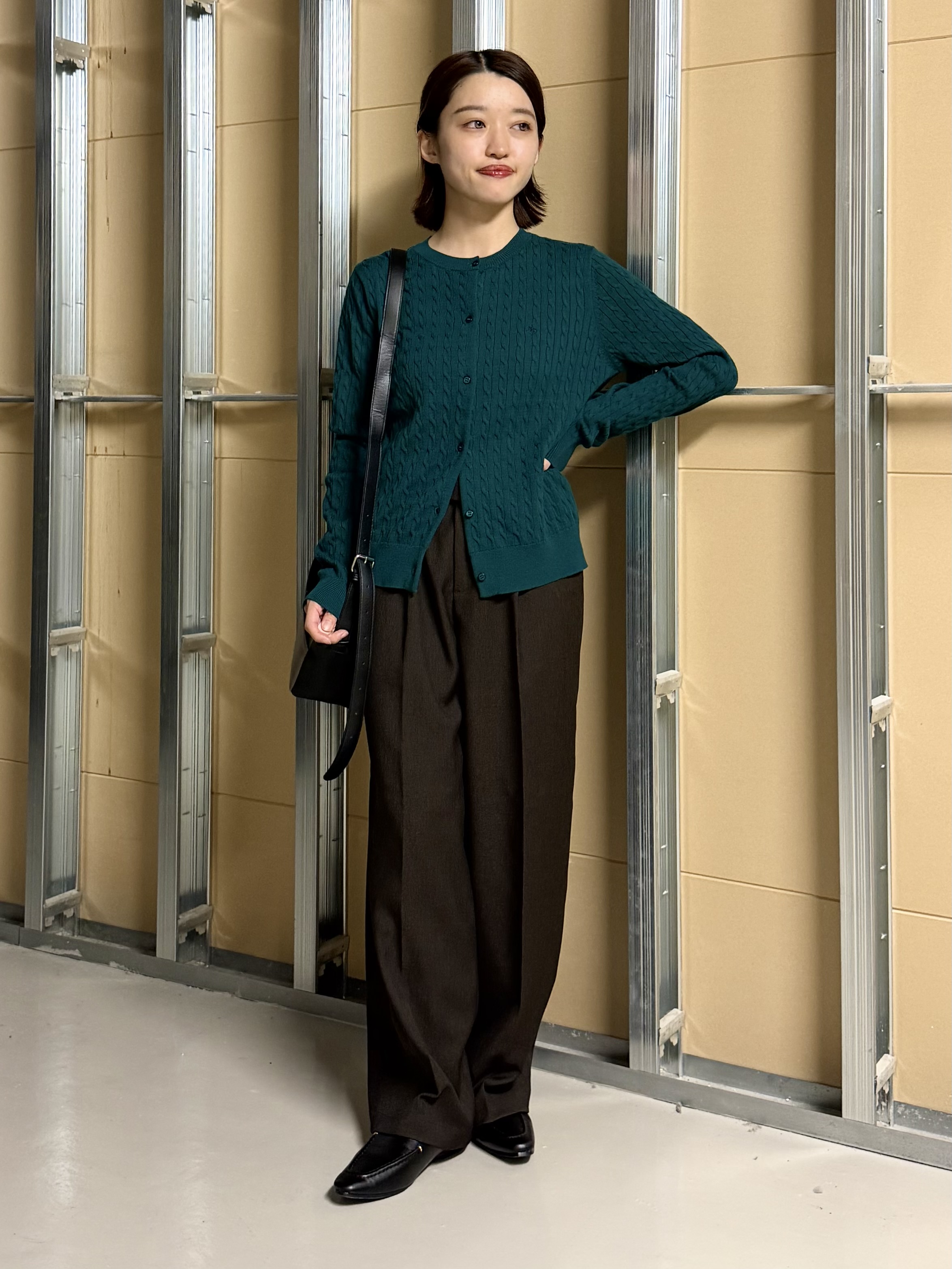 sahoさんの「THE SHOP TK｜POLO BCS/ケーブルクルーカーディガン」を使ったコーディネート