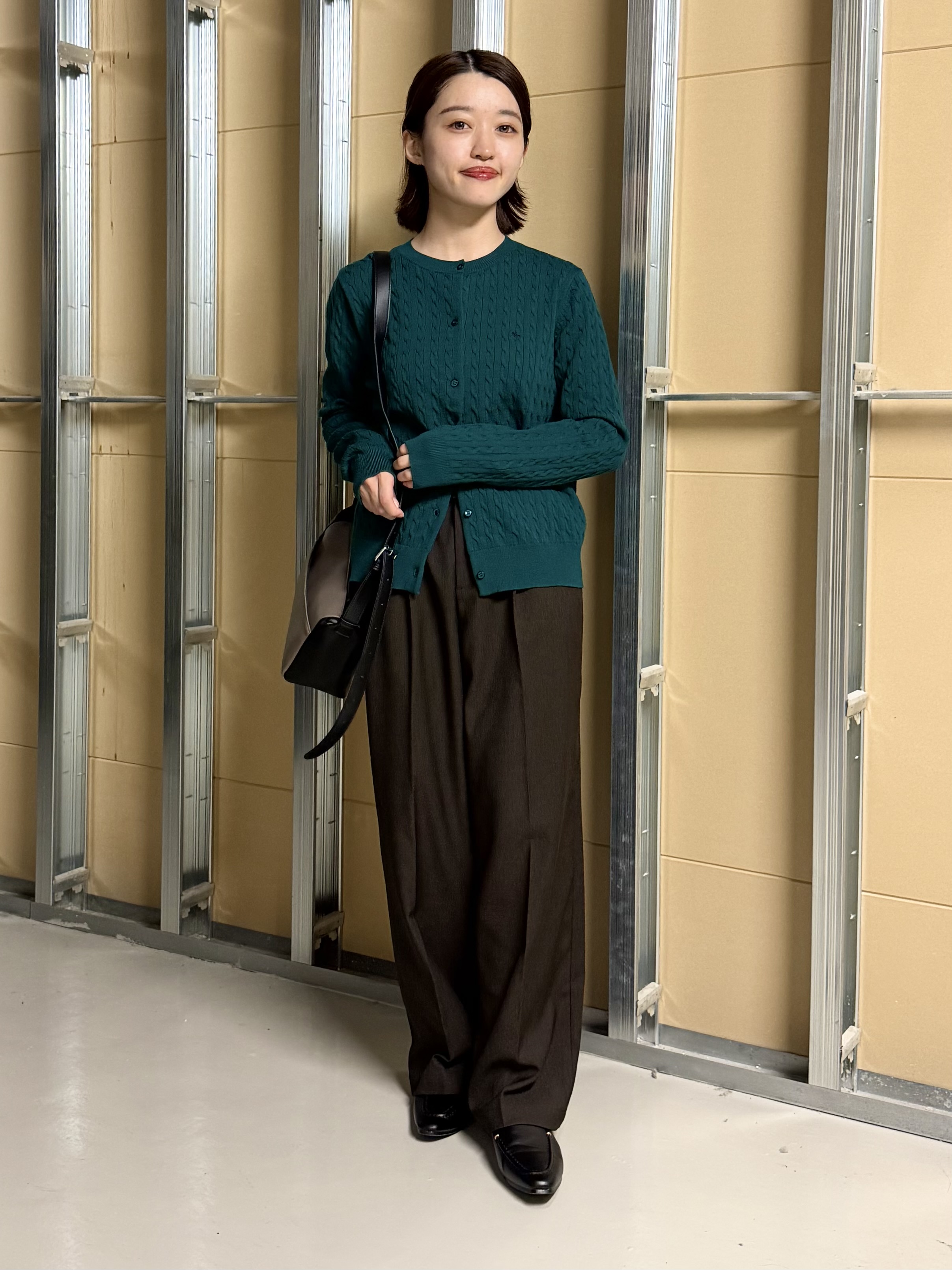 sahoさんの「THE SHOP TK｜POLO BCS/ケーブルクルーカーディガン」を使ったコーディネート