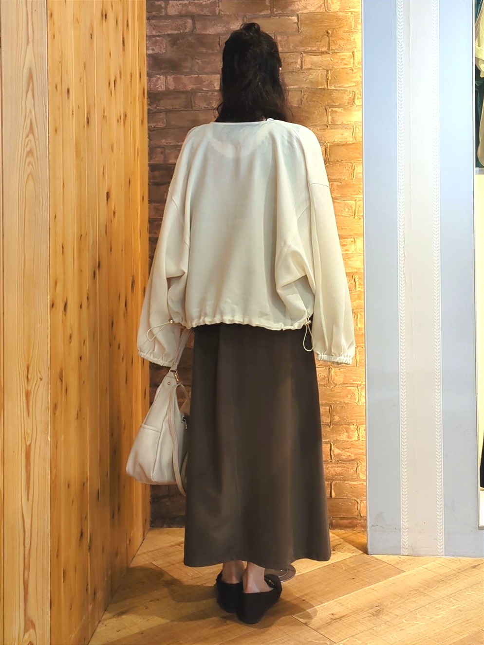 massuさんの「SHOO･LA･RUE｜【通気性〇/セットアップ可/洗濯機可】メッシュドルマン ジップブルゾン」を使ったコーディネート
