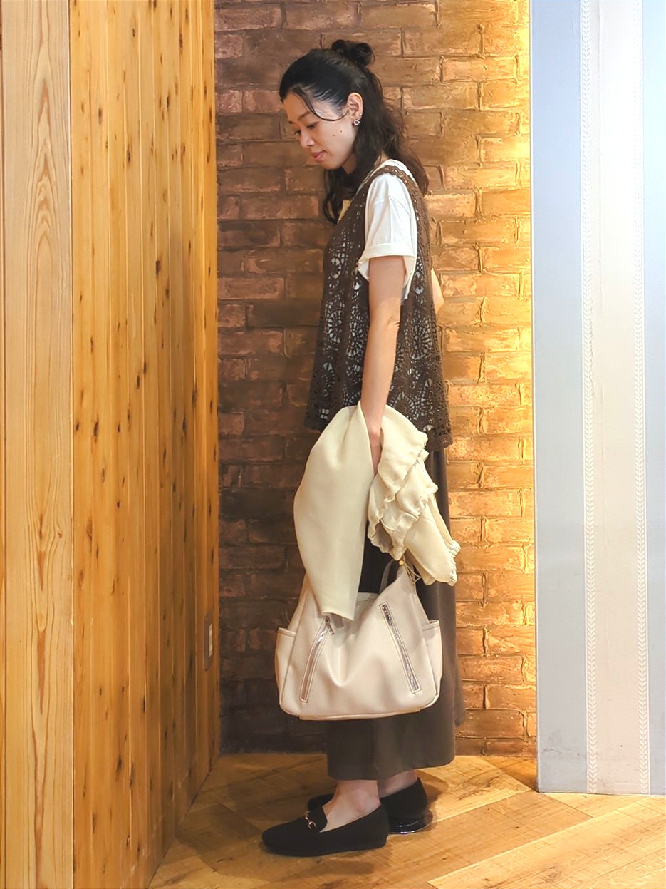 massuさんの「SHOO･LA･RUE｜【通気性〇/セットアップ可/洗濯機可】メッシュドルマン ジップブルゾン」を使ったコーディネート