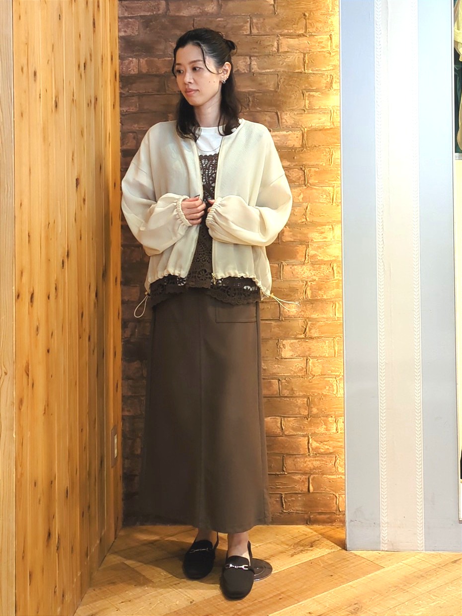 massuさんの「SHOO･LA･RUE｜【通気性〇/セットアップ可/洗濯機可】メッシュドルマン ジップブルゾン」を使ったコーディネート