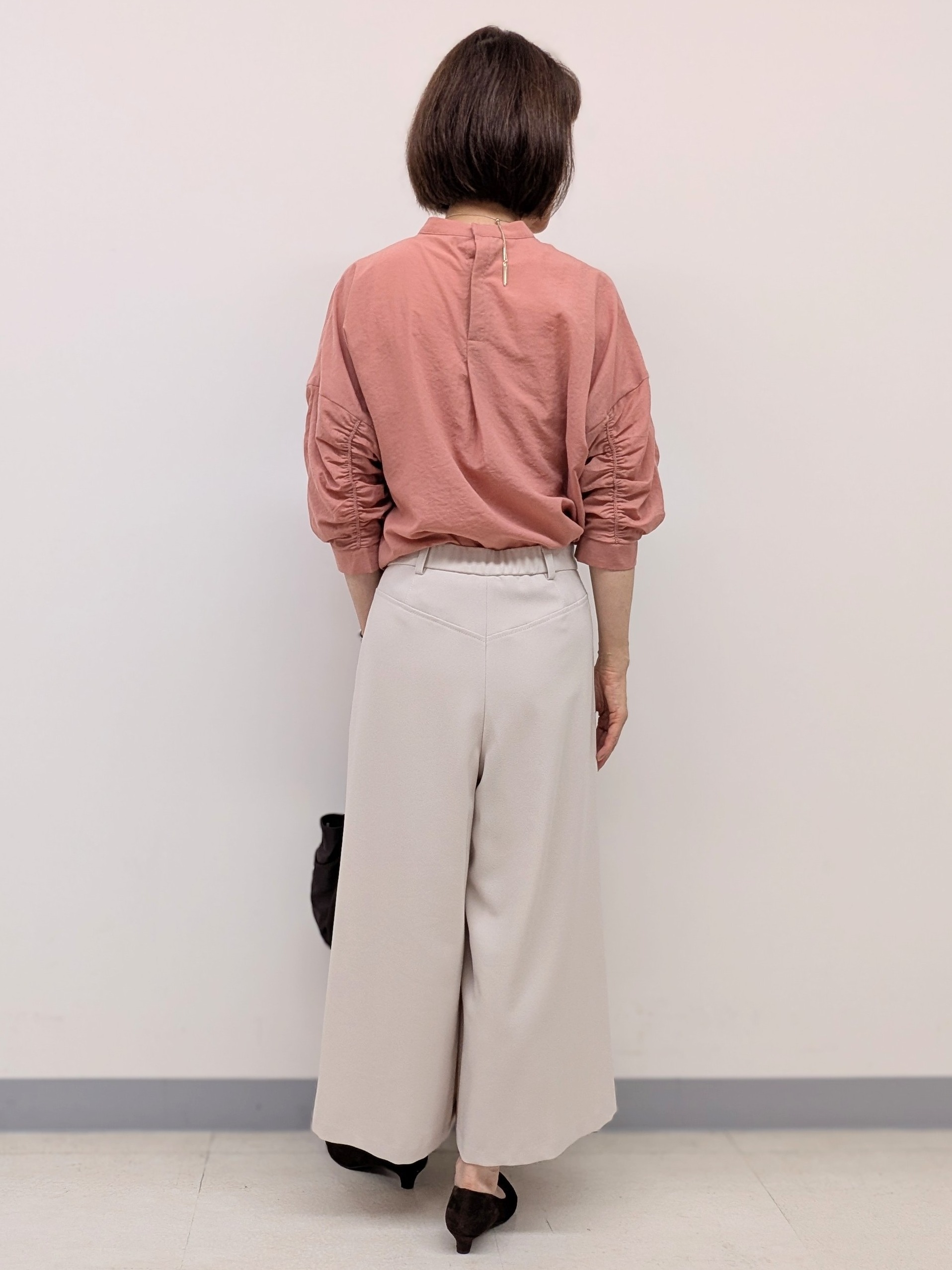 Ariさんの「Reflect｜【手洗い可】プチハイネック ギャザーブラウス」を使ったコーディネート