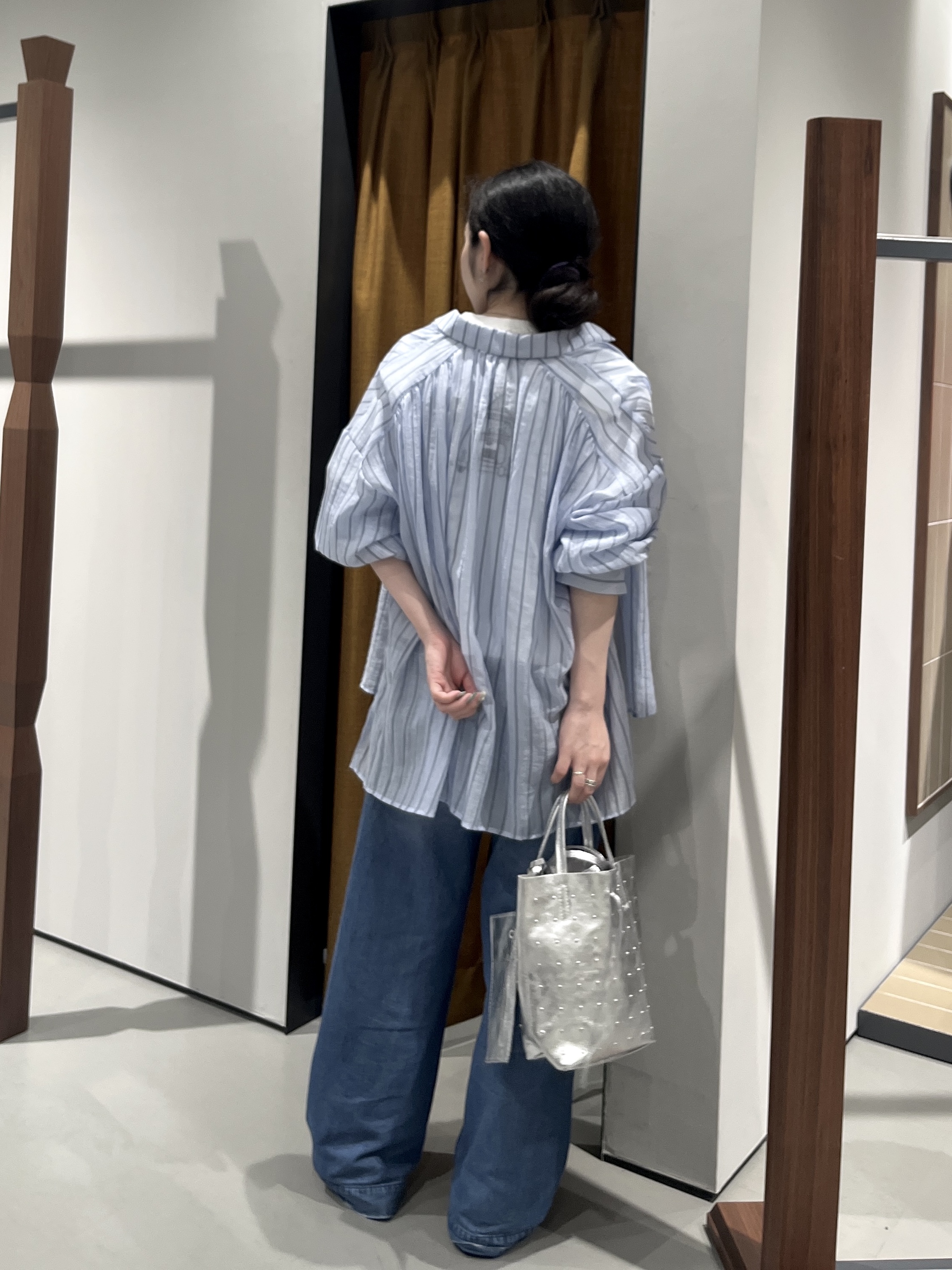 Uminoさんの「INDIVI｜シアーストライプ 切替タックシャツ」を使ったコーディネート