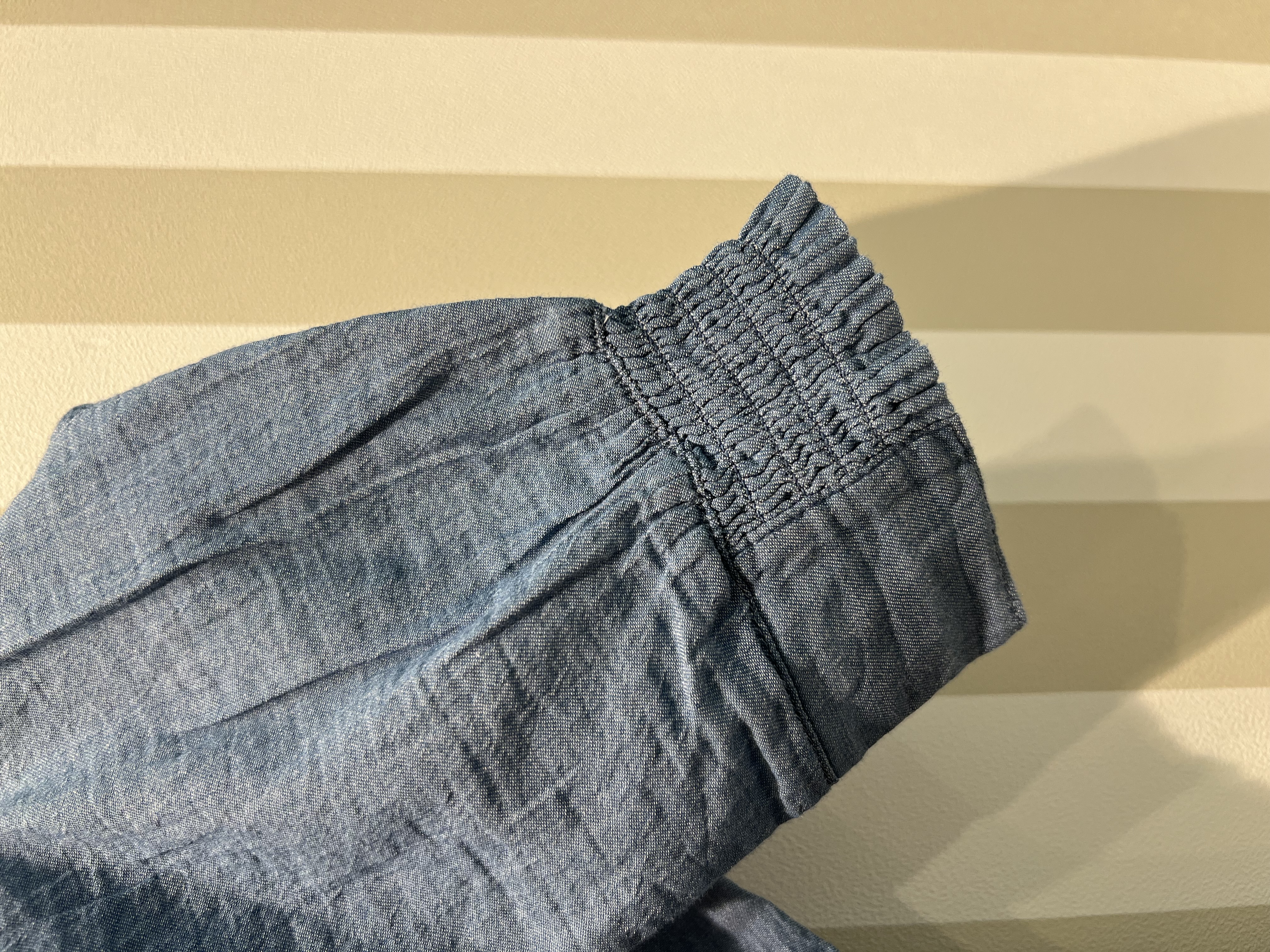 りーさんの「SHOO･LA･RUE｜【綿100%/UV/S-LL/体型カバー】ヒップが隠せる 柔らかシアーデニムシャツ」を使ったコーディネート