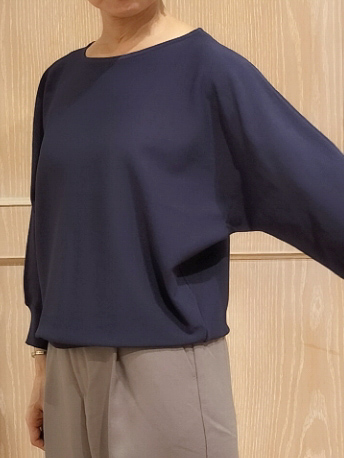 YUKIさんの「SHOO･LA･RUE｜【洗濯機可】軽やかでさらっとしたタッチ すっきり見えドルマンニット」を使ったコーディネート