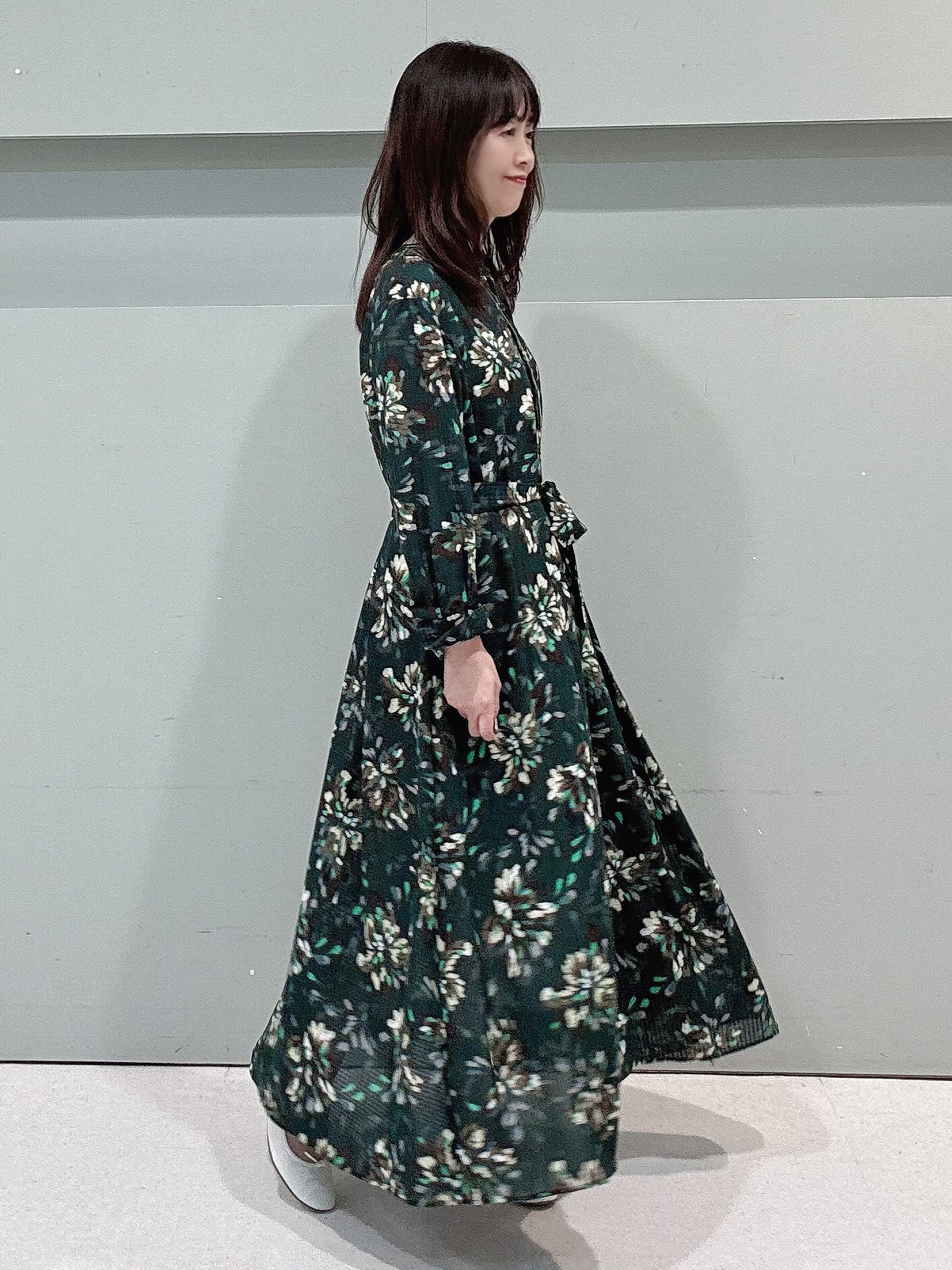 makiさんの「UNTITLED｜フラワープリントワンピース」を使ったコーディネート