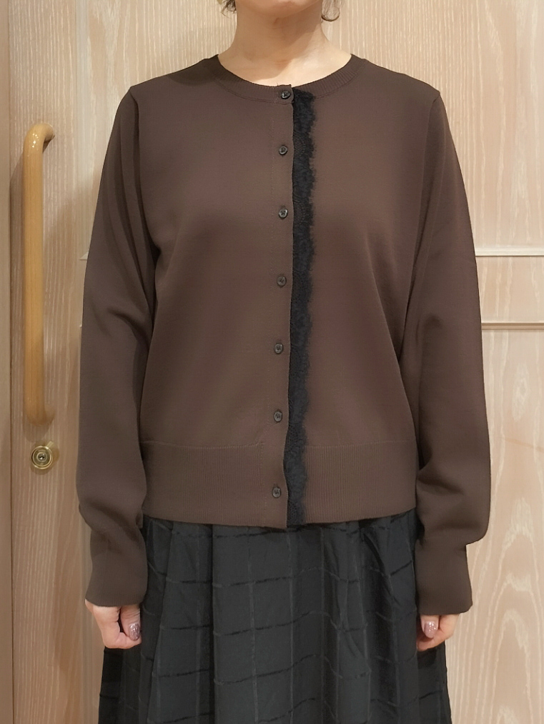 YUKIさんの「SHOO･LA･RUE｜【S-LL/洗濯機可】フロントが目を引く 大人レースカーディガン」を使ったコーディネート