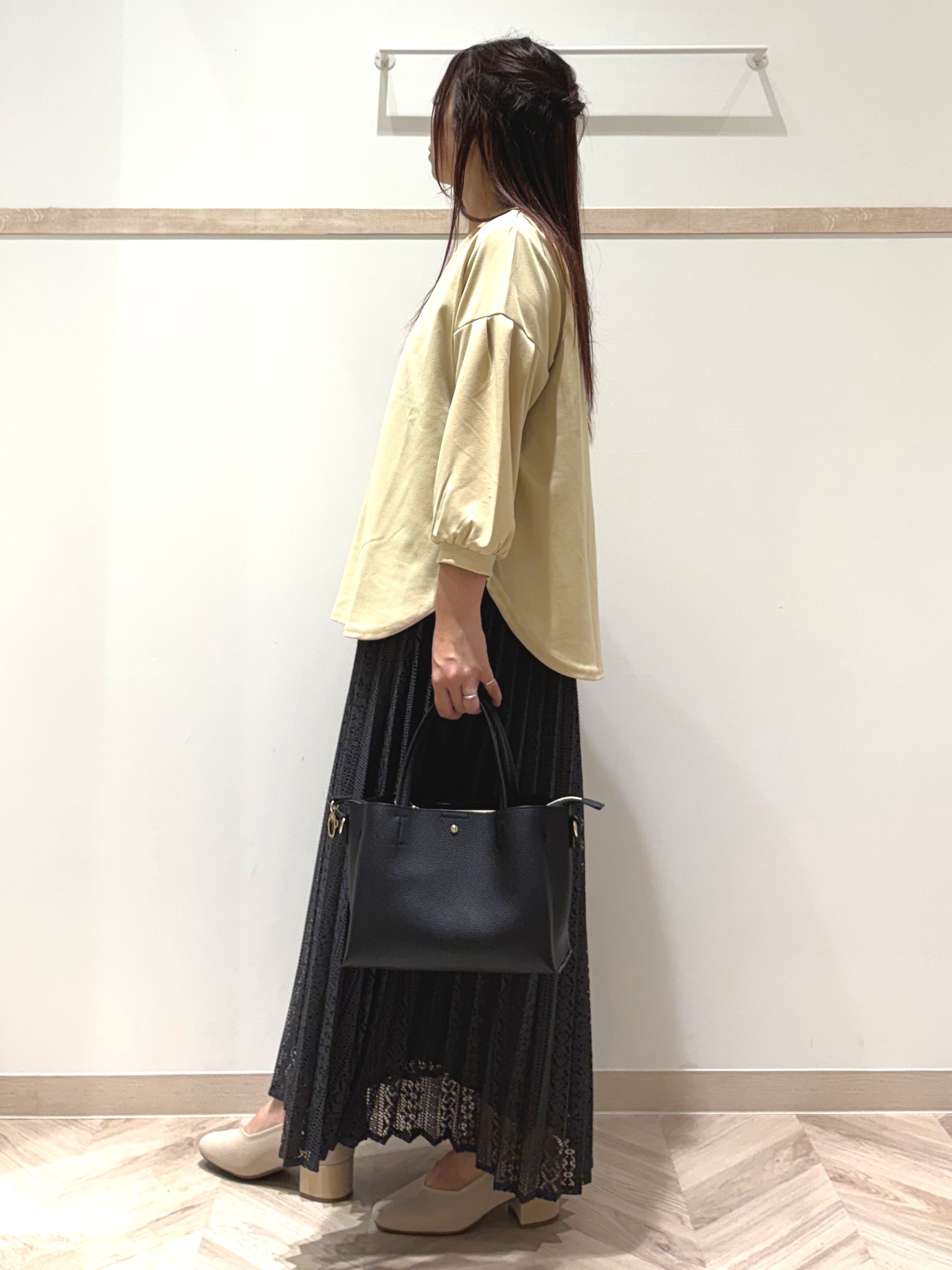 nanaさんの「SHOO･LA･RUE｜【着丈選べる/2点セット/S-LL/洗濯機可】ネックレス付き 着心地さらり7分袖ブラウス」を使ったコーディネート