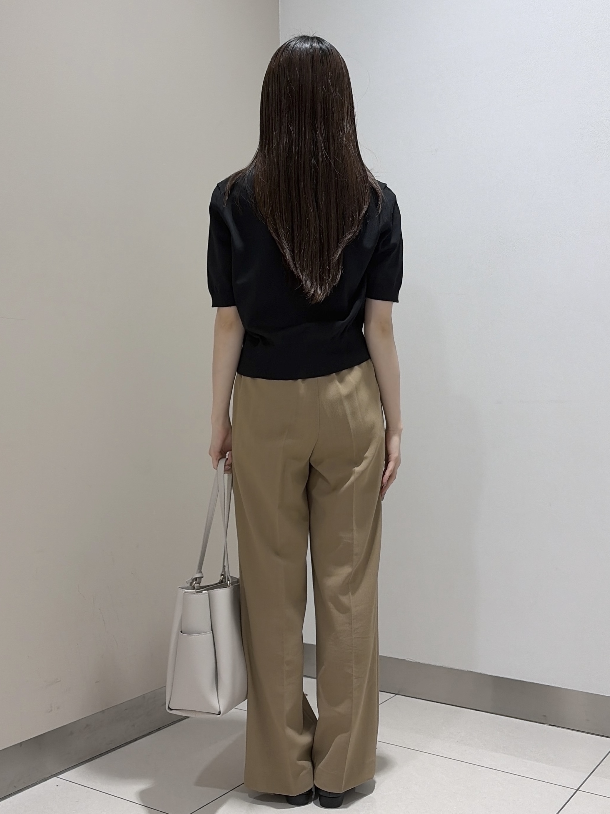 岡田美詩さんの「UNTITLED｜【すっきり秋羽織り/前開きボタン】ドライタッチ5分袖カーディガン」を使ったコーディネート