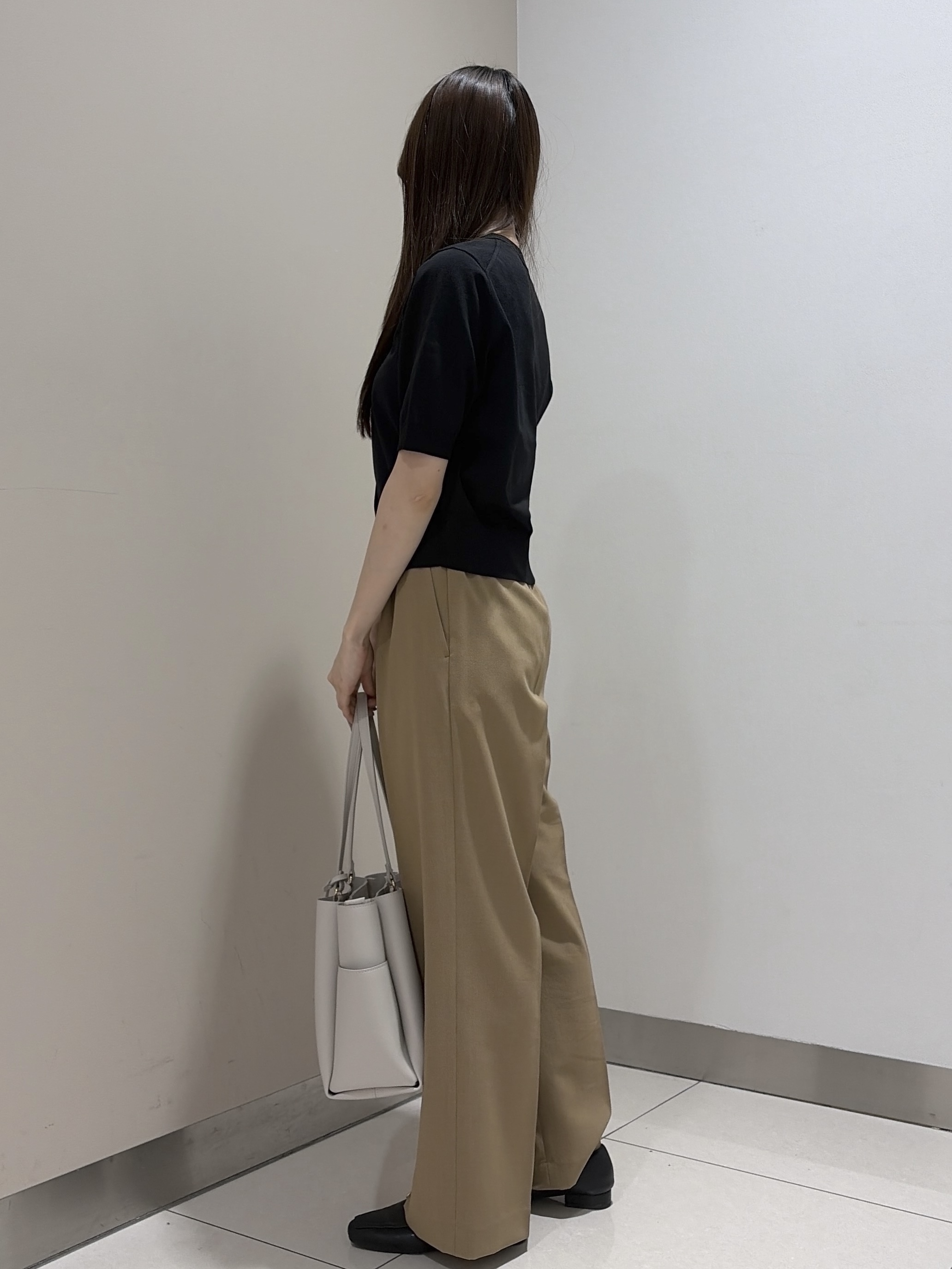 岡田美詩さんの「UNTITLED｜【すっきり秋羽織り/前開きボタン】ドライタッチ5分袖カーディガン」を使ったコーディネート