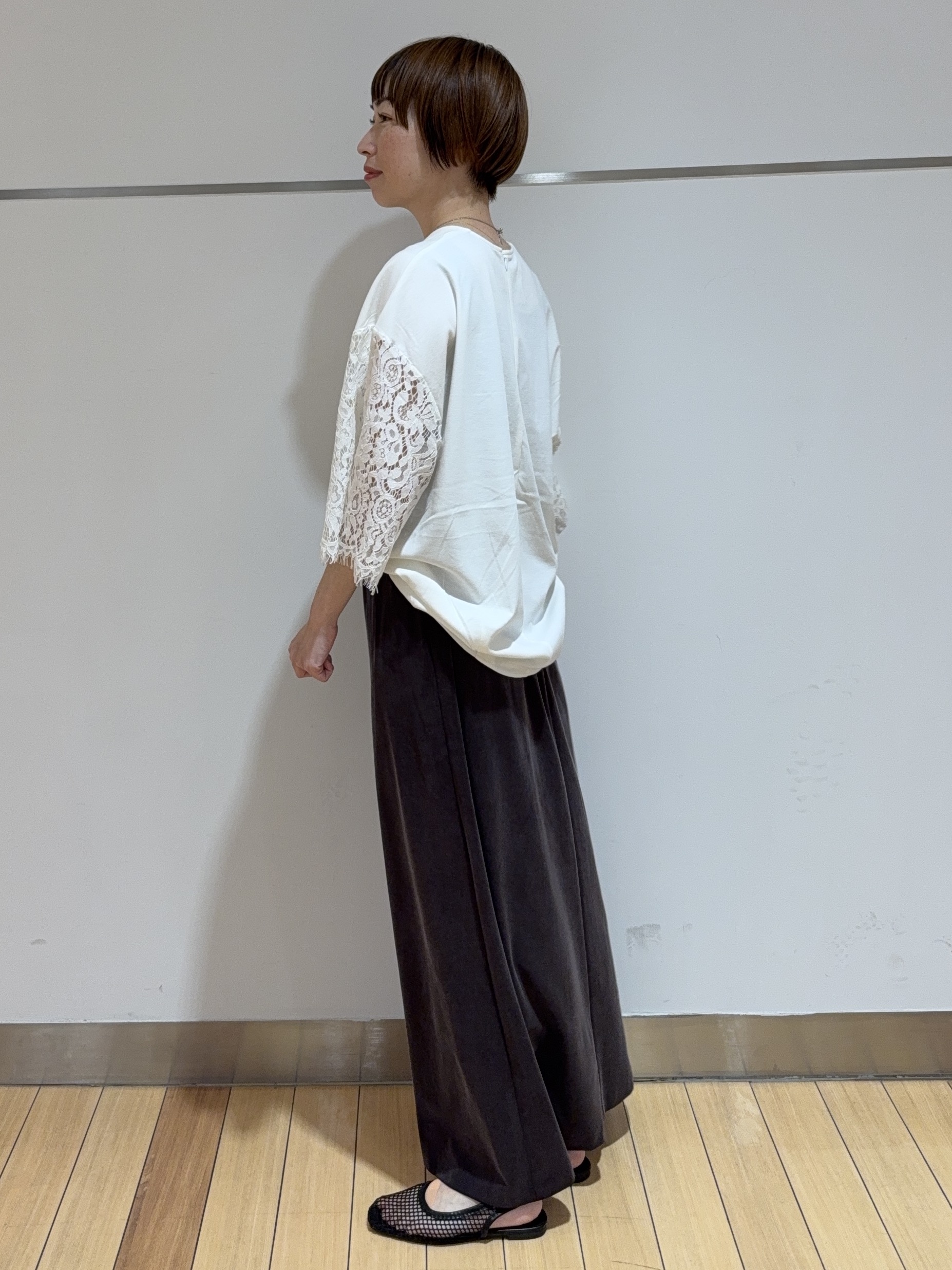 あやさんの「UNTITLED｜【秋映え/甘めTシャツ】袖レースプルオーバー」を使ったコーディネート