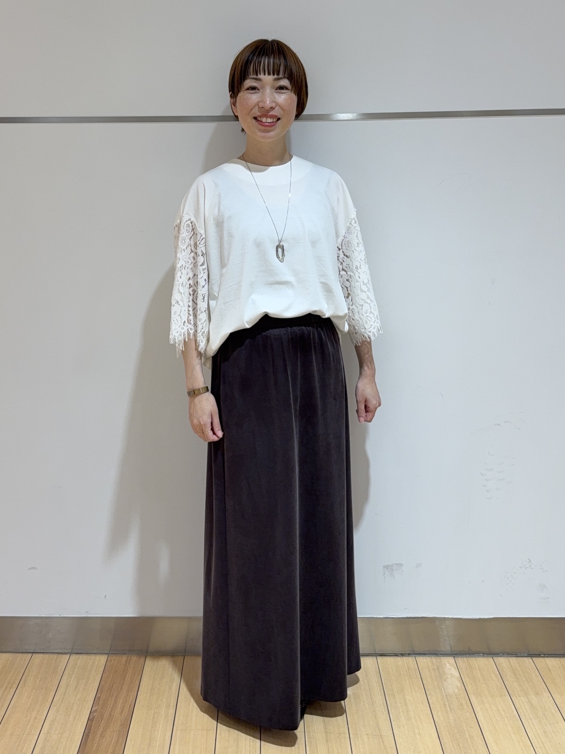 あやさんの「UNTITLED｜【秋映え/甘めTシャツ】袖レースプルオーバー」を使ったコーディネート