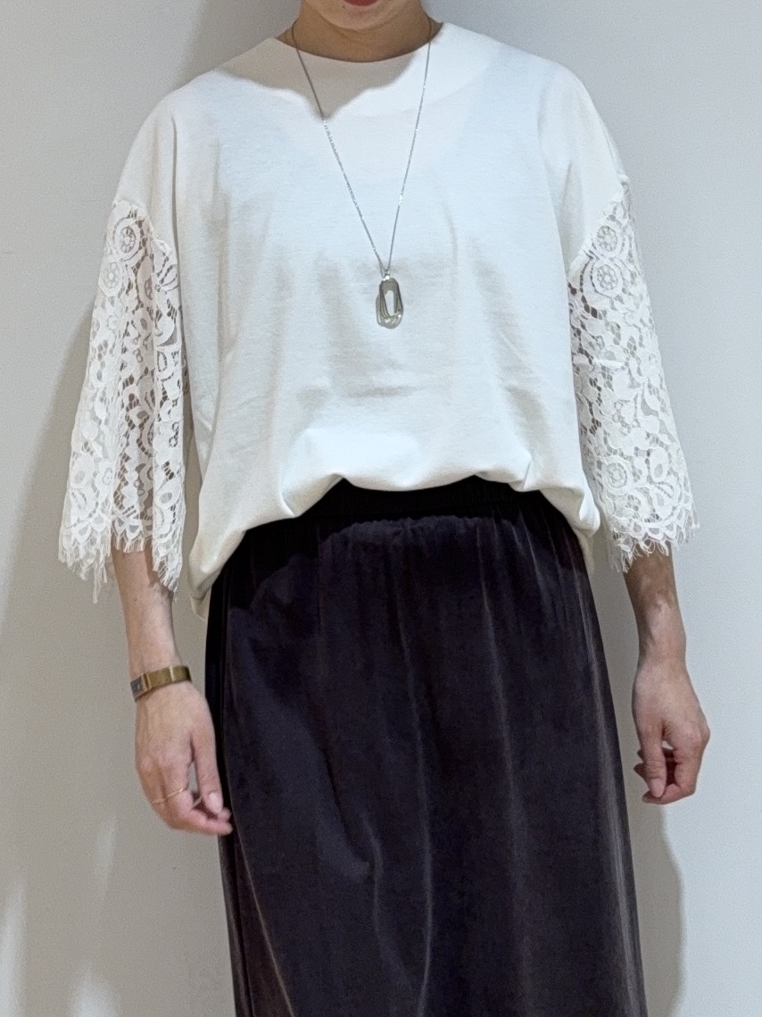 あやさんの「UNTITLED｜【秋映え/甘めTシャツ】袖レースプルオーバー」を使ったコーディネート