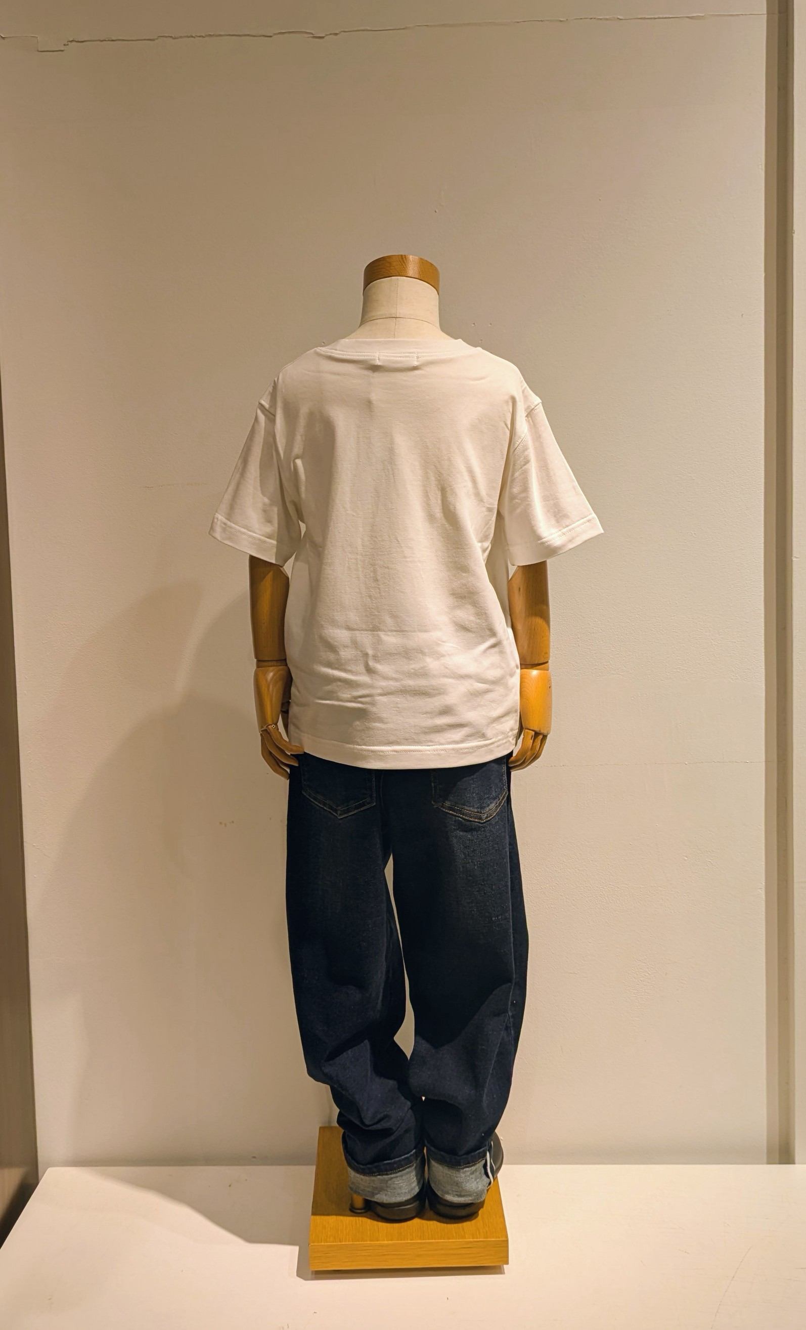Yoshidaさんの「Dessin｜グラフィックデザインTシャツ」を使ったコーディネート