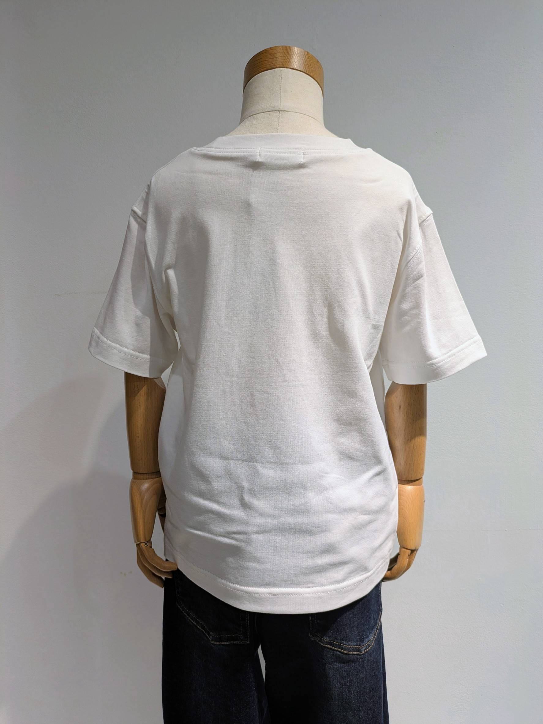 Yoshidaさんの「Dessin｜グラフィックデザインTシャツ」を使ったコーディネート