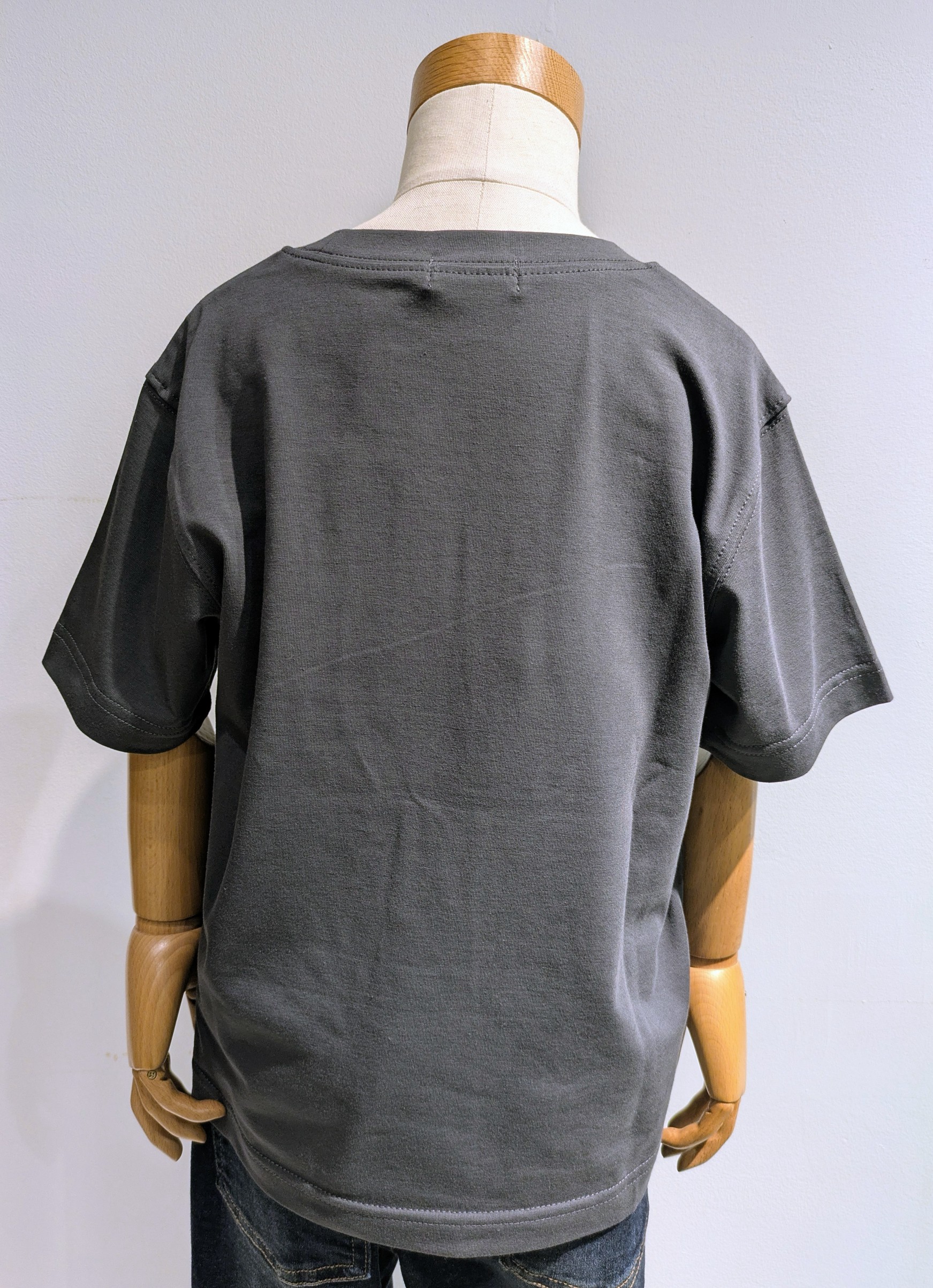 Yoshidaさんの「Dessin｜グラフィックデザインTシャツ」を使ったコーディネート
