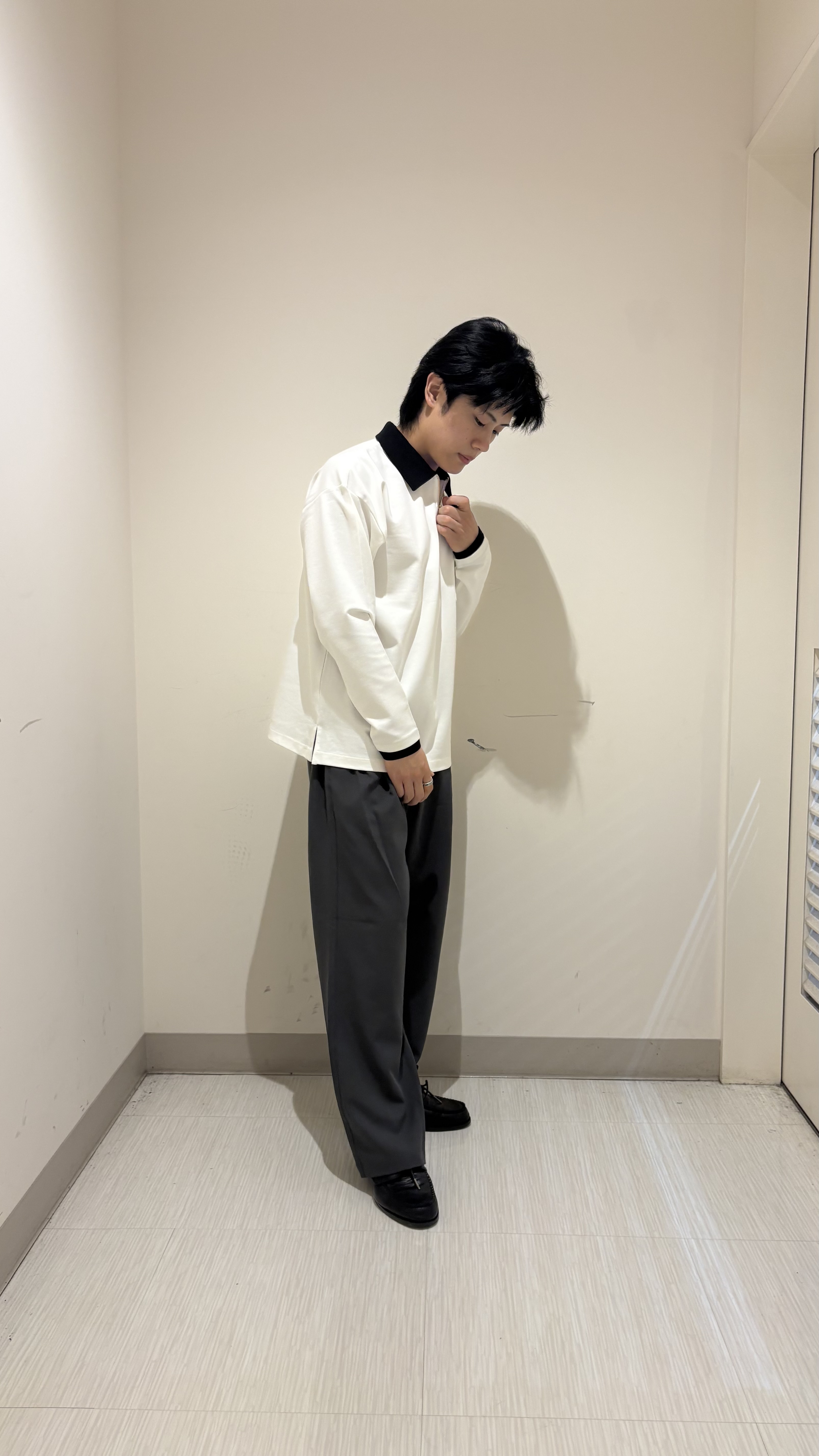 辻一樹さんの「tk.TAKEO KIKUCHI｜襟配色ハーフジップポロシャツ」を使ったコーディネート