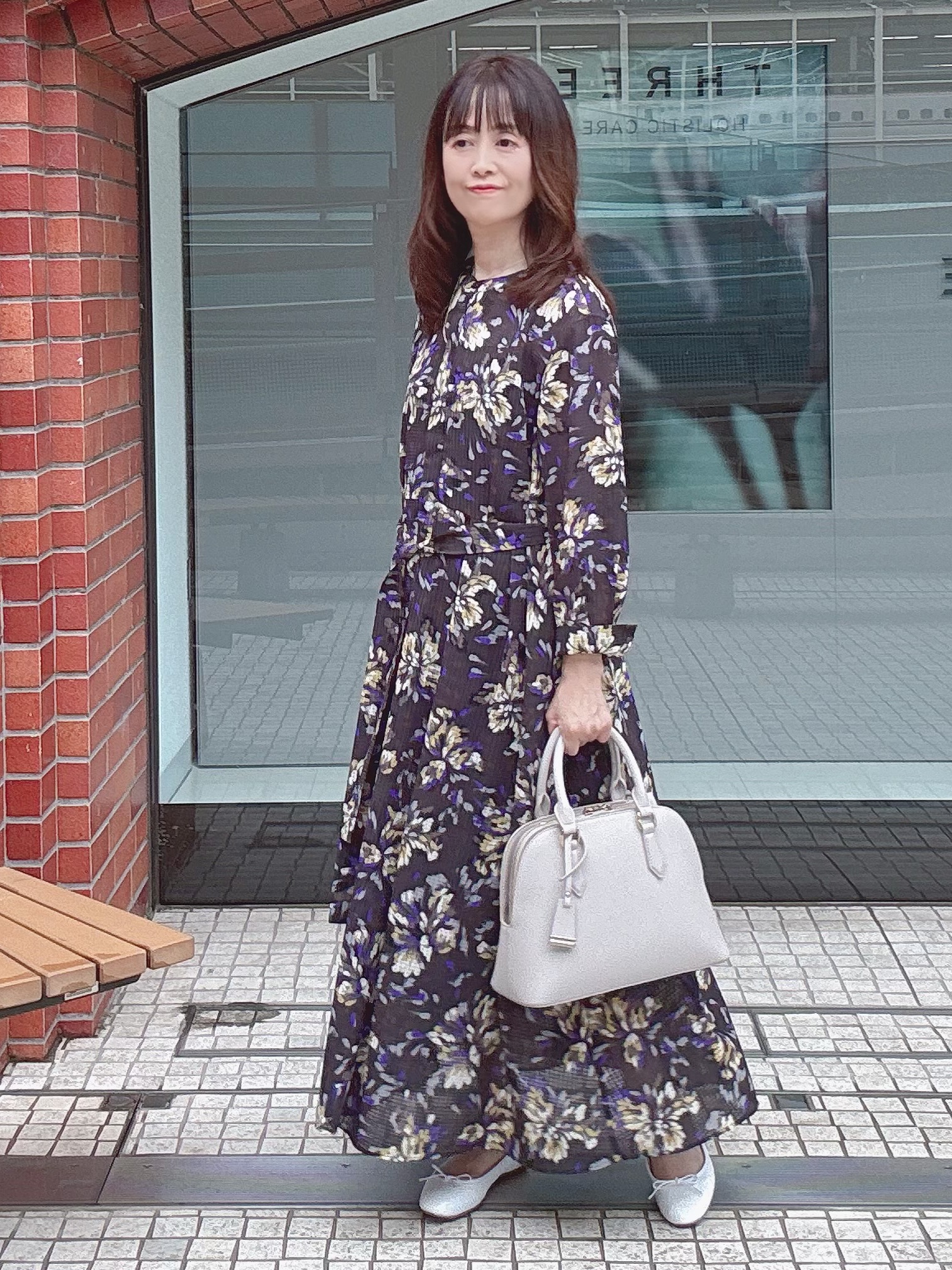 makiさんの「UNTITLED｜【秋映え/花柄】フラワープリントワンピース」を使ったコーディネート