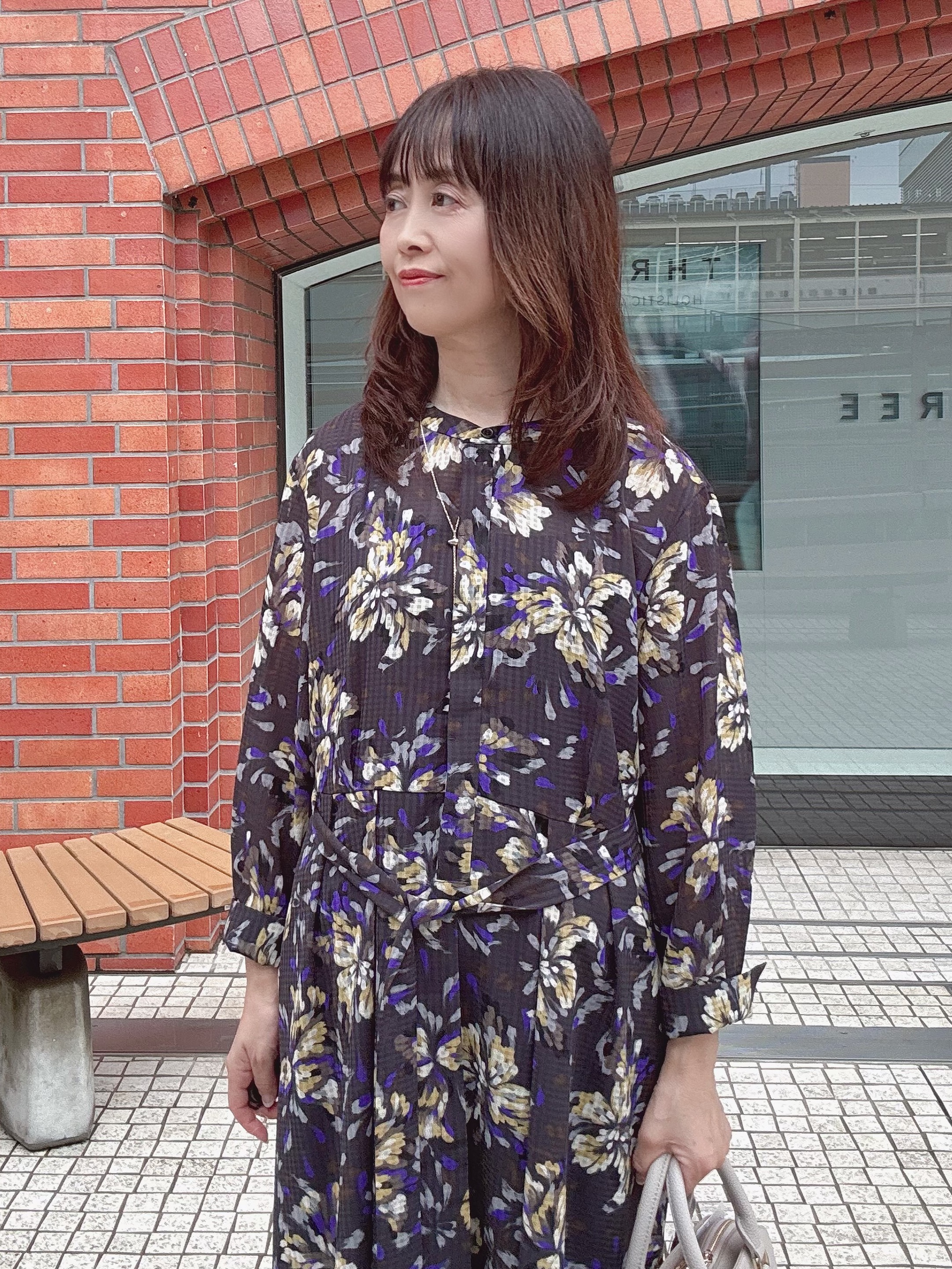 makiさんの「UNTITLED｜【秋映え/花柄】フラワープリントワンピース」を使ったコーディネート
