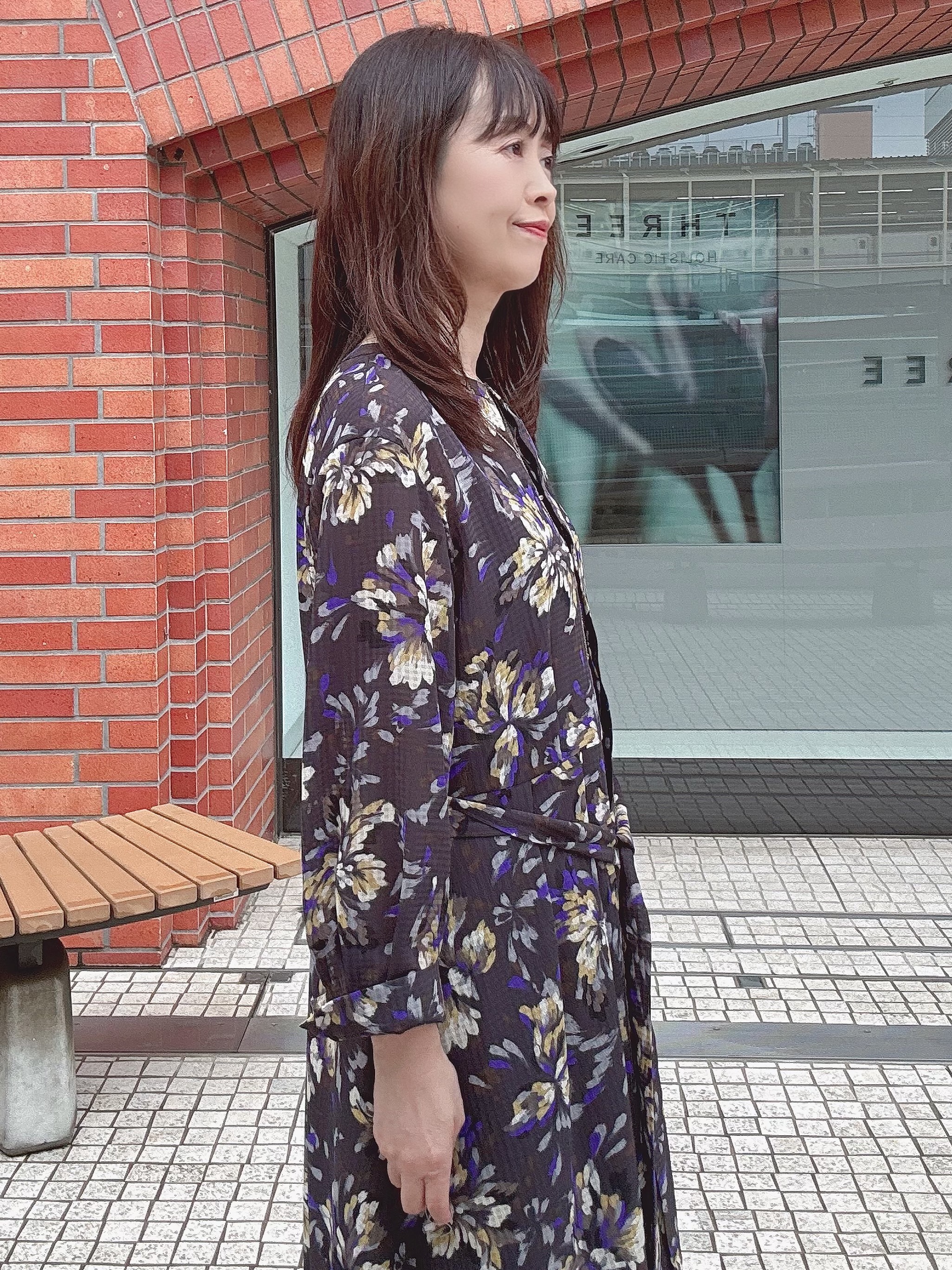 makiさんの「UNTITLED｜【秋映え/花柄】フラワープリントワンピース」を使ったコーディネート