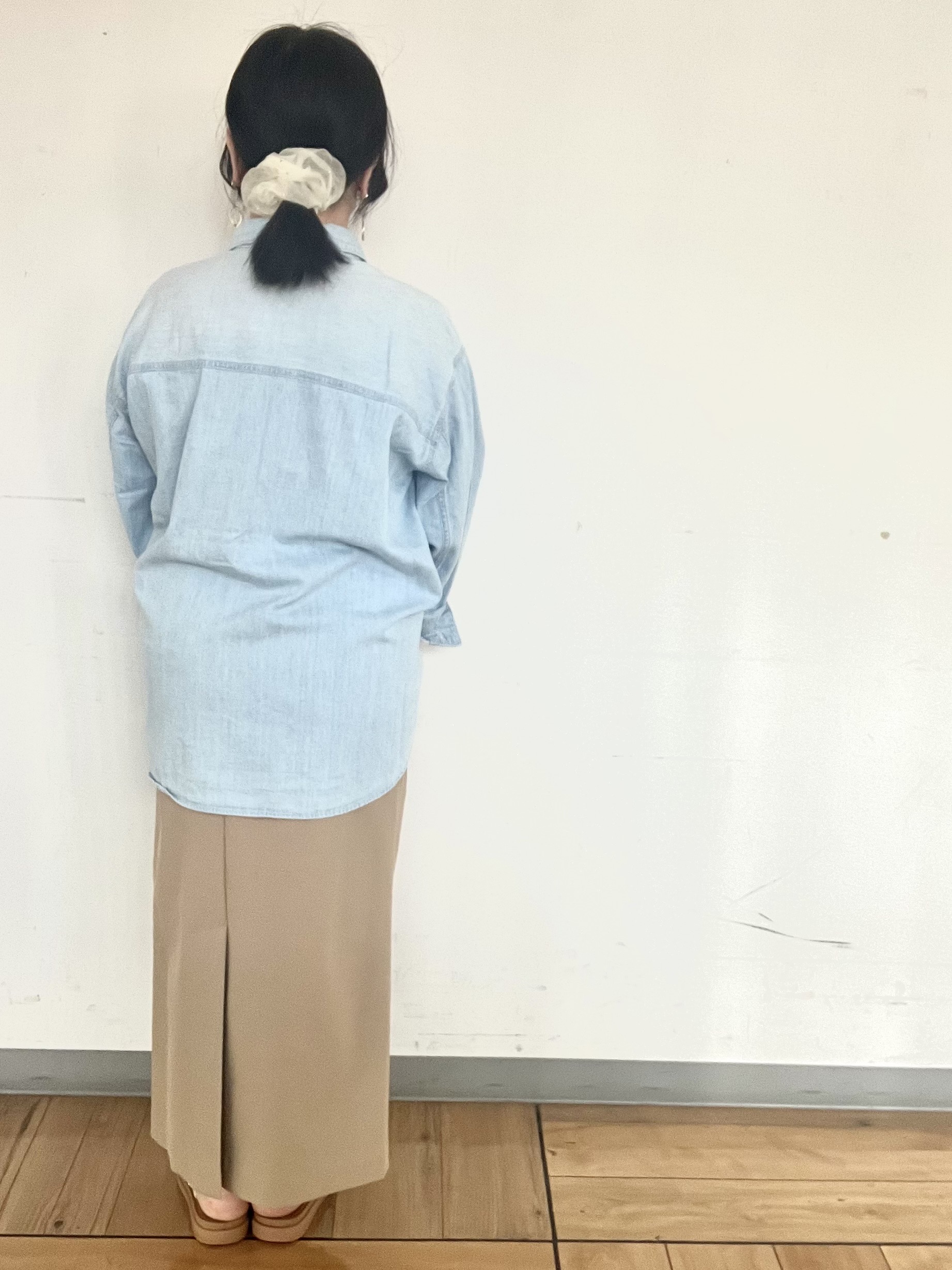 Mizukiさんの「UNTITLED｜【ウエストゴム/ストレッチ性】フロントポケットナロースカート」を使ったコーディネート