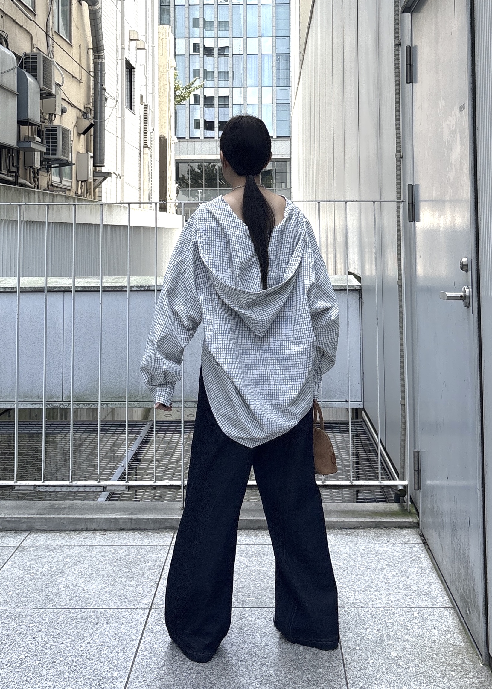Renoさんの「INDIVI｜チェックフーディオーバーシャツ」を使ったコーディネート