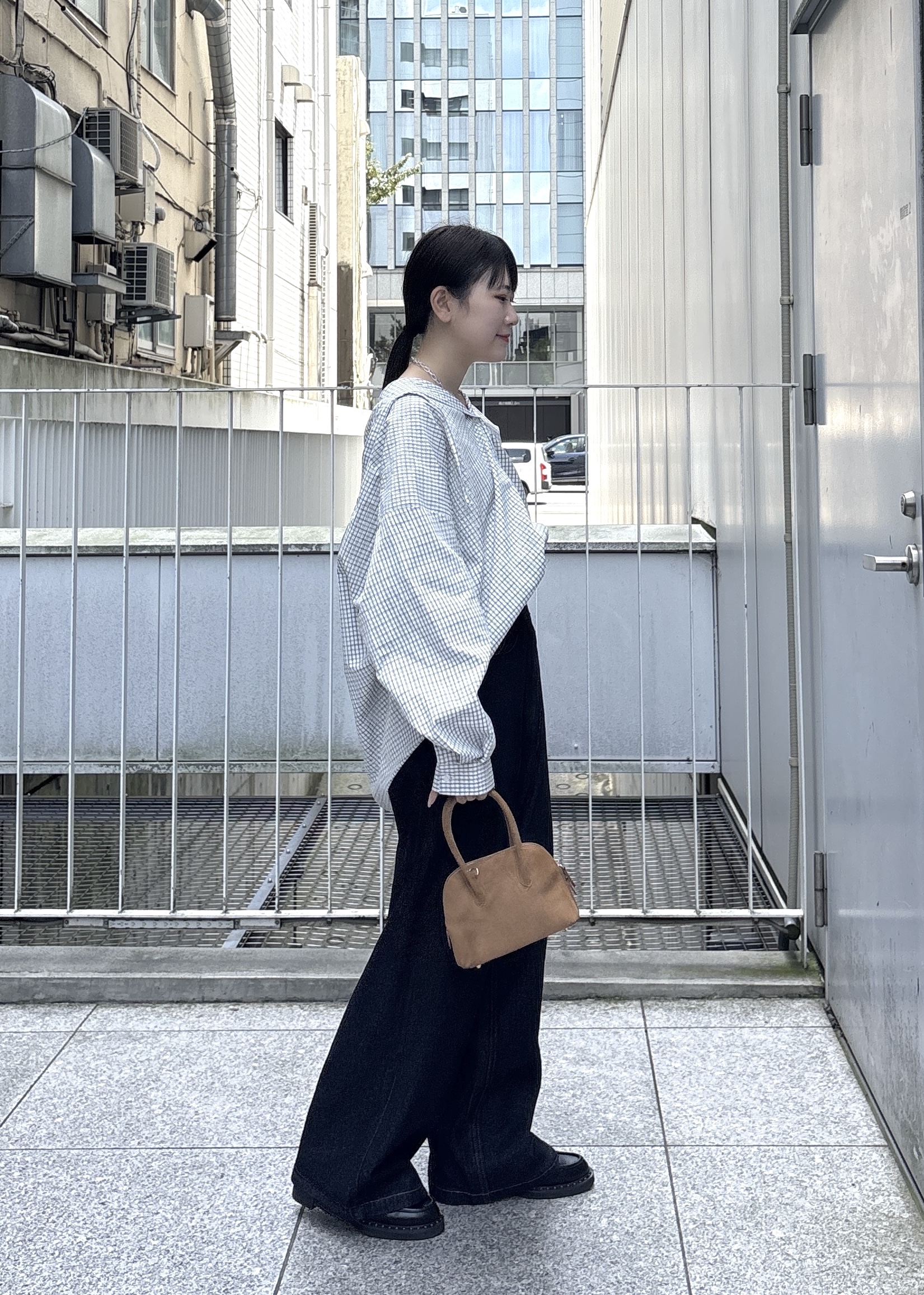 Renoさんの「INDIVI｜チェックフーディオーバーシャツ」を使ったコーディネート