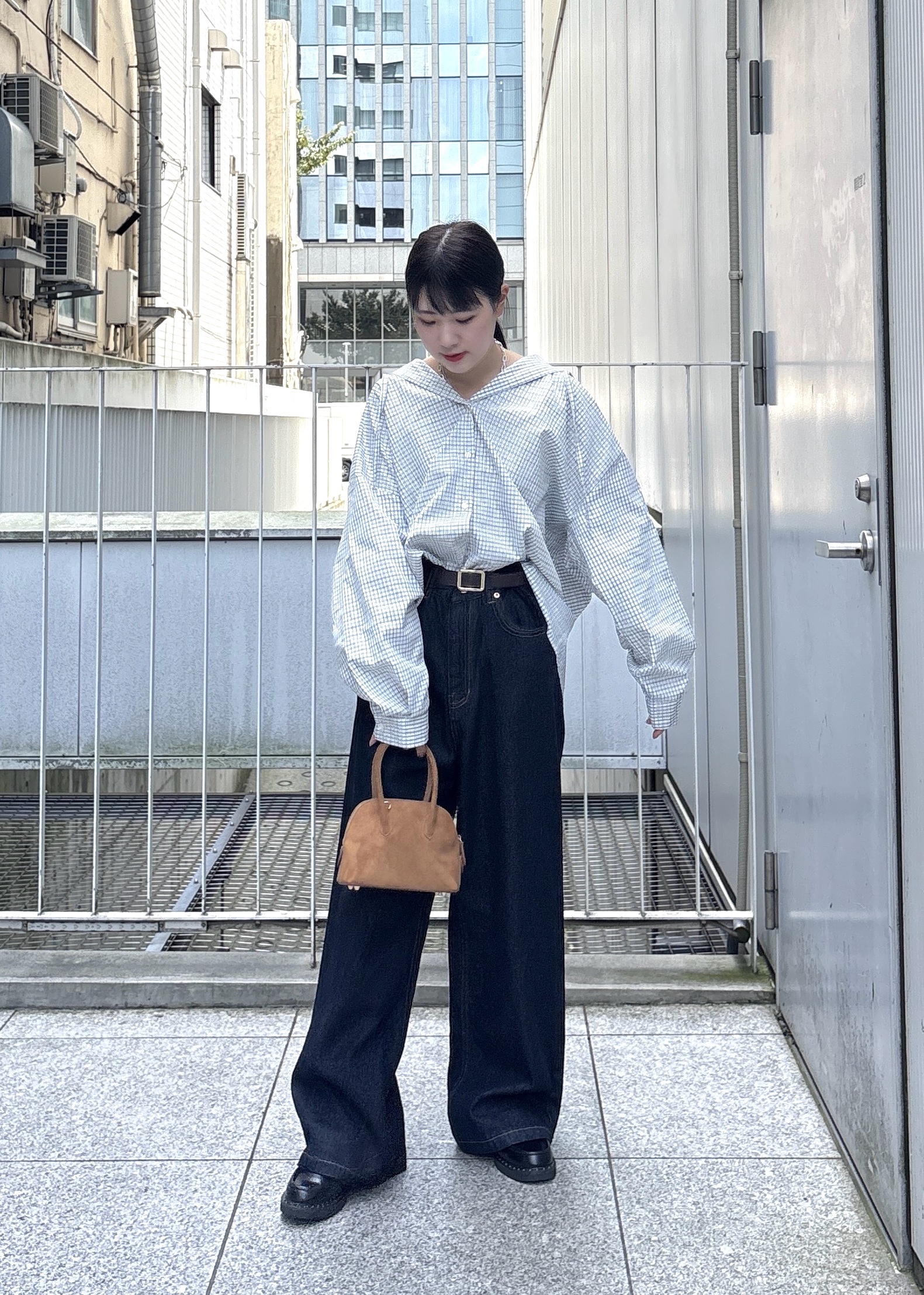 Renoさんの「INDIVI｜チェックフーディオーバーシャツ」を使ったコーディネート