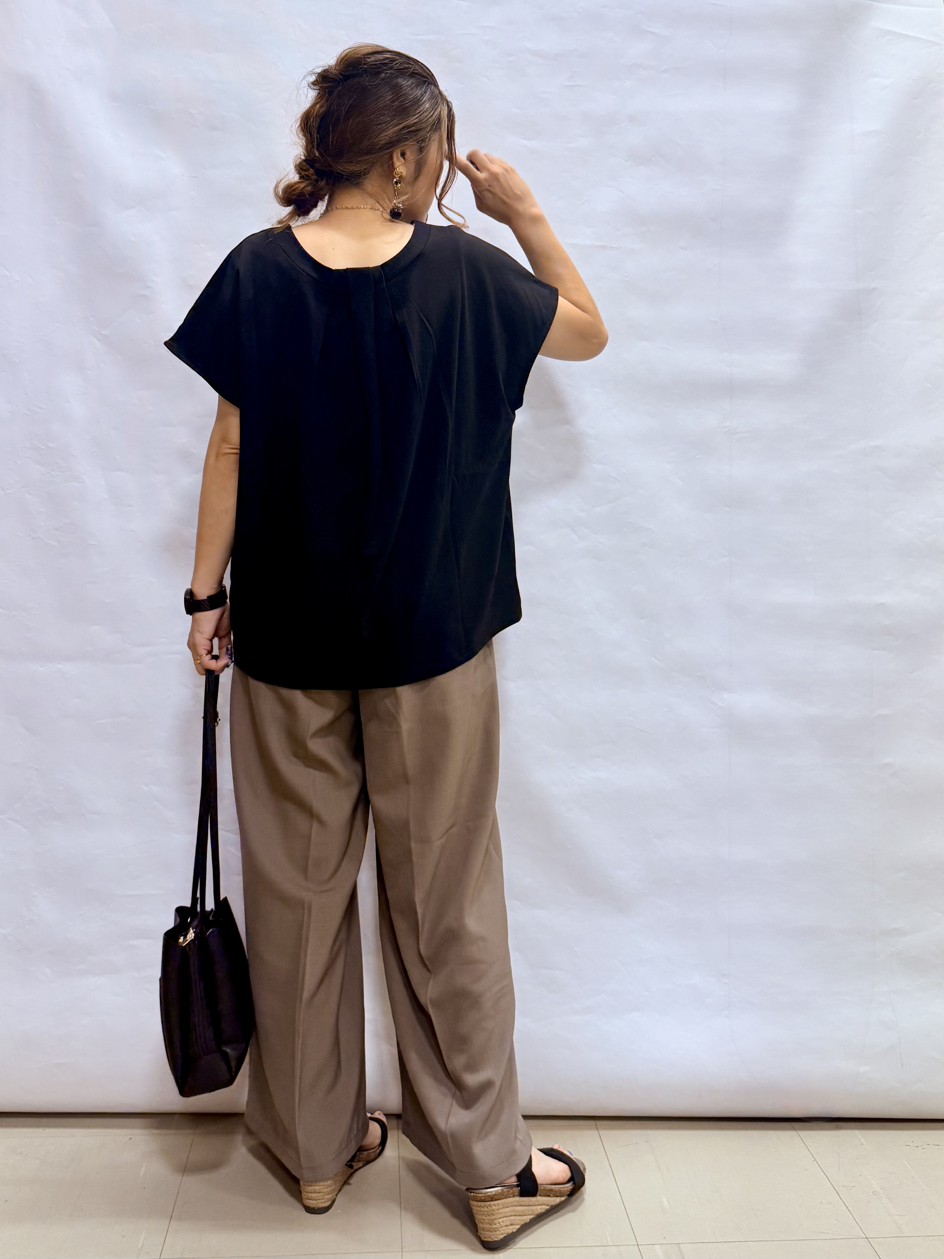 fuuさんの「SHOO･LA･RUE｜【ひんやり/前後2WAY/S-LL】楽に着られて好印象 やわらかトップス」を使ったコーディネート