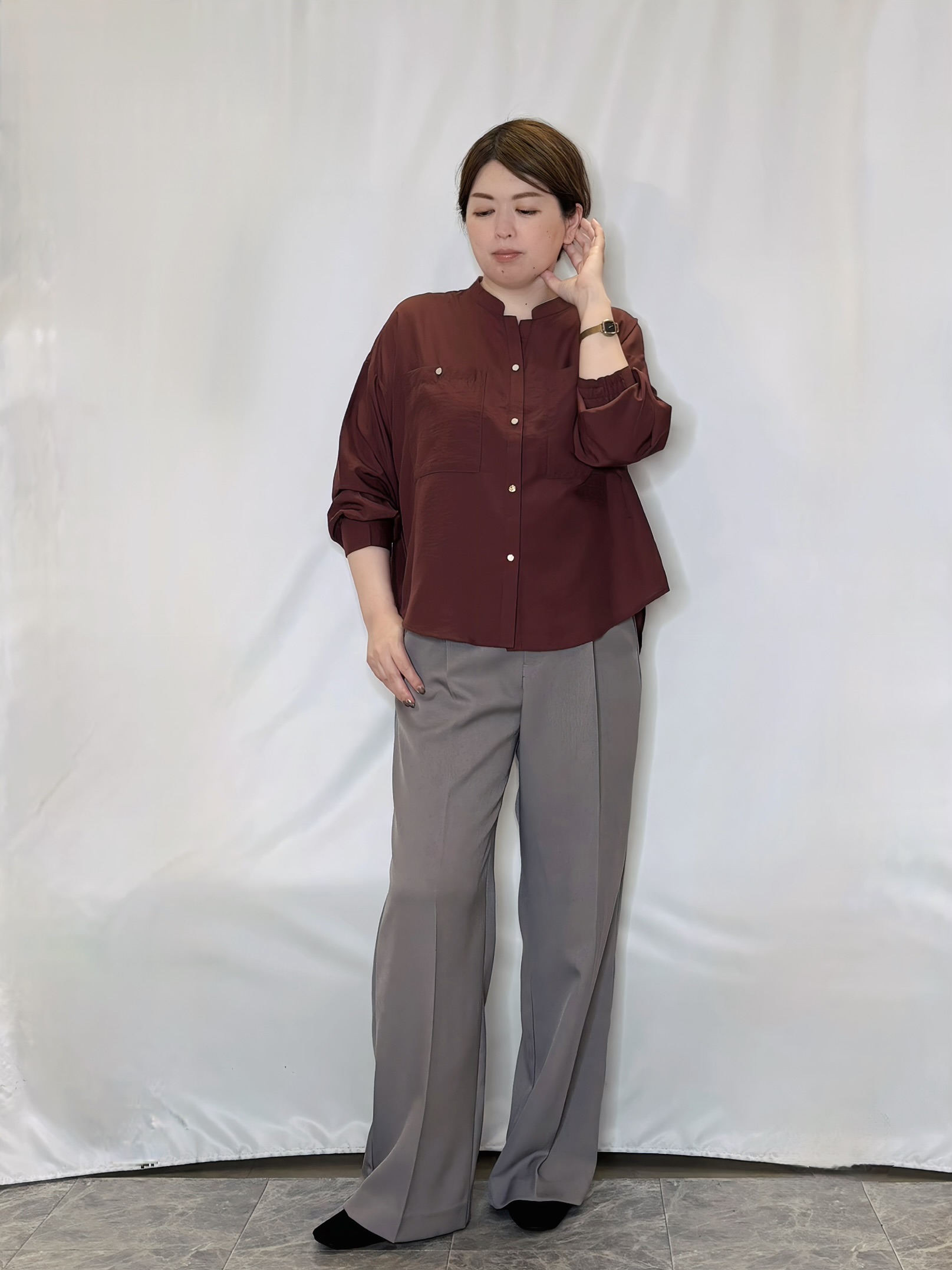 たみさんの「SHOO･LA･RUE｜【洗濯後しわになりにくい/S-LL】キーネック金ボタンポケットシャツ」を使ったコーディネート