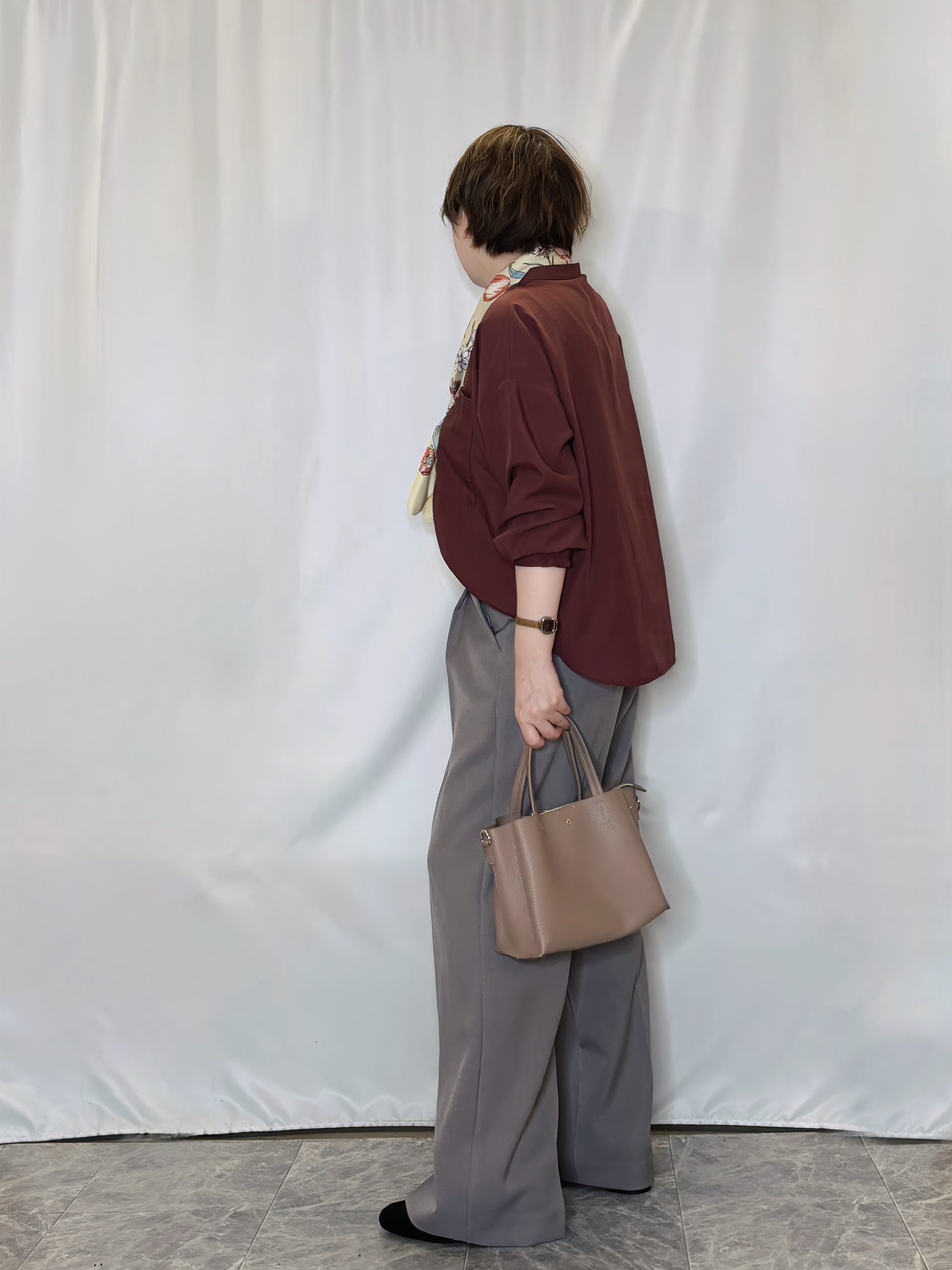 たみさんの「SHOO･LA･RUE｜【洗濯後しわになりにくい/S-LL】キーネック金ボタンポケットシャツ」を使ったコーディネート