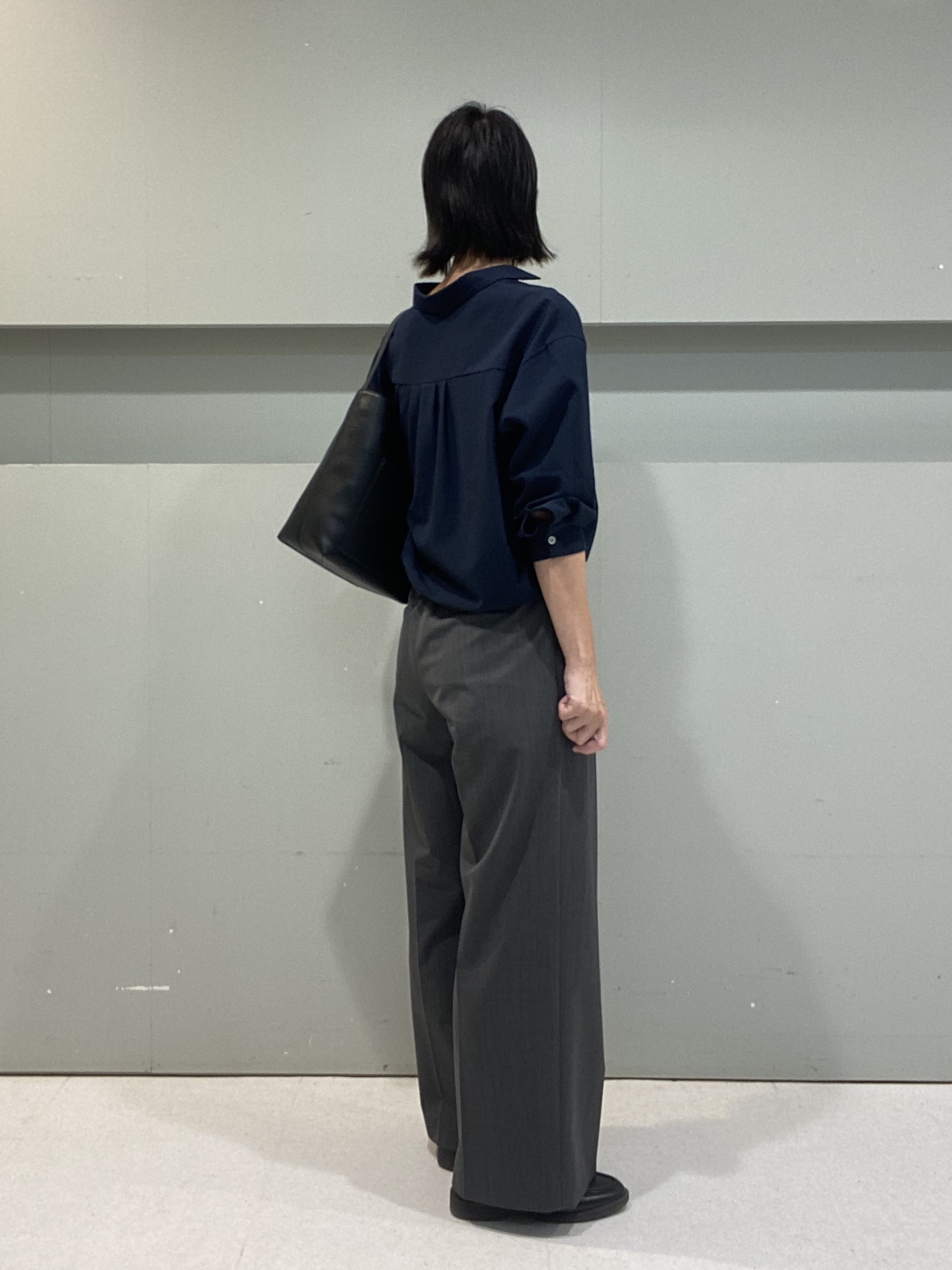 hitomiさんの「UNTITLED｜【秋羽織り/セットアップ可/UVカット】エアリークールドロストシャツ」を使ったコーディネート