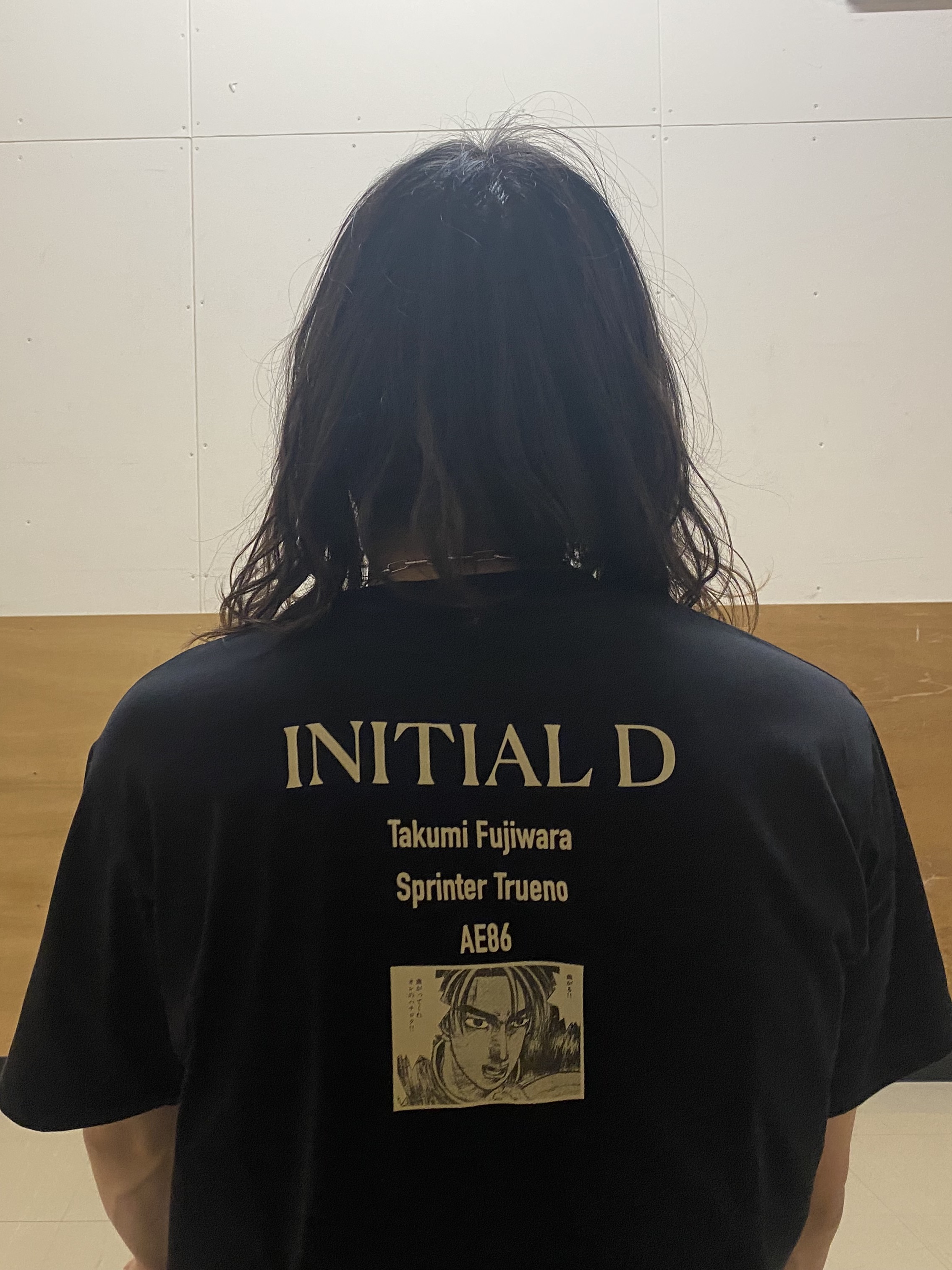 keyさんの「THE SHOP TK｜頭文字D 別注 『フジワラ』 グラフィック半袖Tシャツ ステッカー＆チャーム付き」を使ったコーディネート