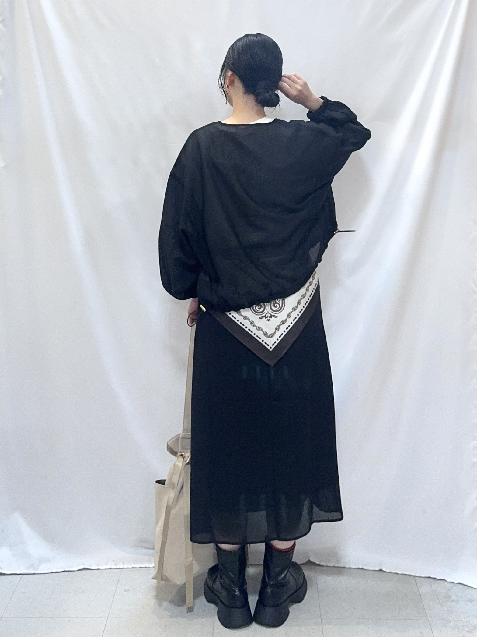 𝐇𝐢𝐫𝐨𝐦𝐢さんの「SHOO･LA･RUE｜【通気性〇/セットアップ可/洗濯機可】メッシュドルマン ジップブルゾン」を使ったコーディネート