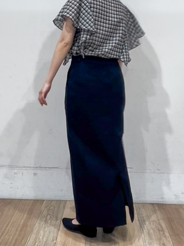 山さんさんの「grove｜1枚で着映えが叶う チェックラッフルフリルブラウス」を使ったコーディネート