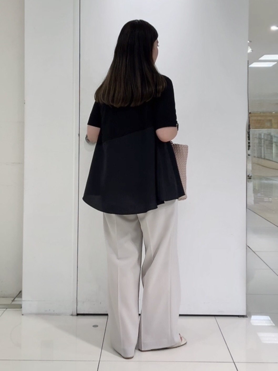 なかじさんの「UNTITLED｜異素材ドッキングプルオーバー」を使ったコーディネート
