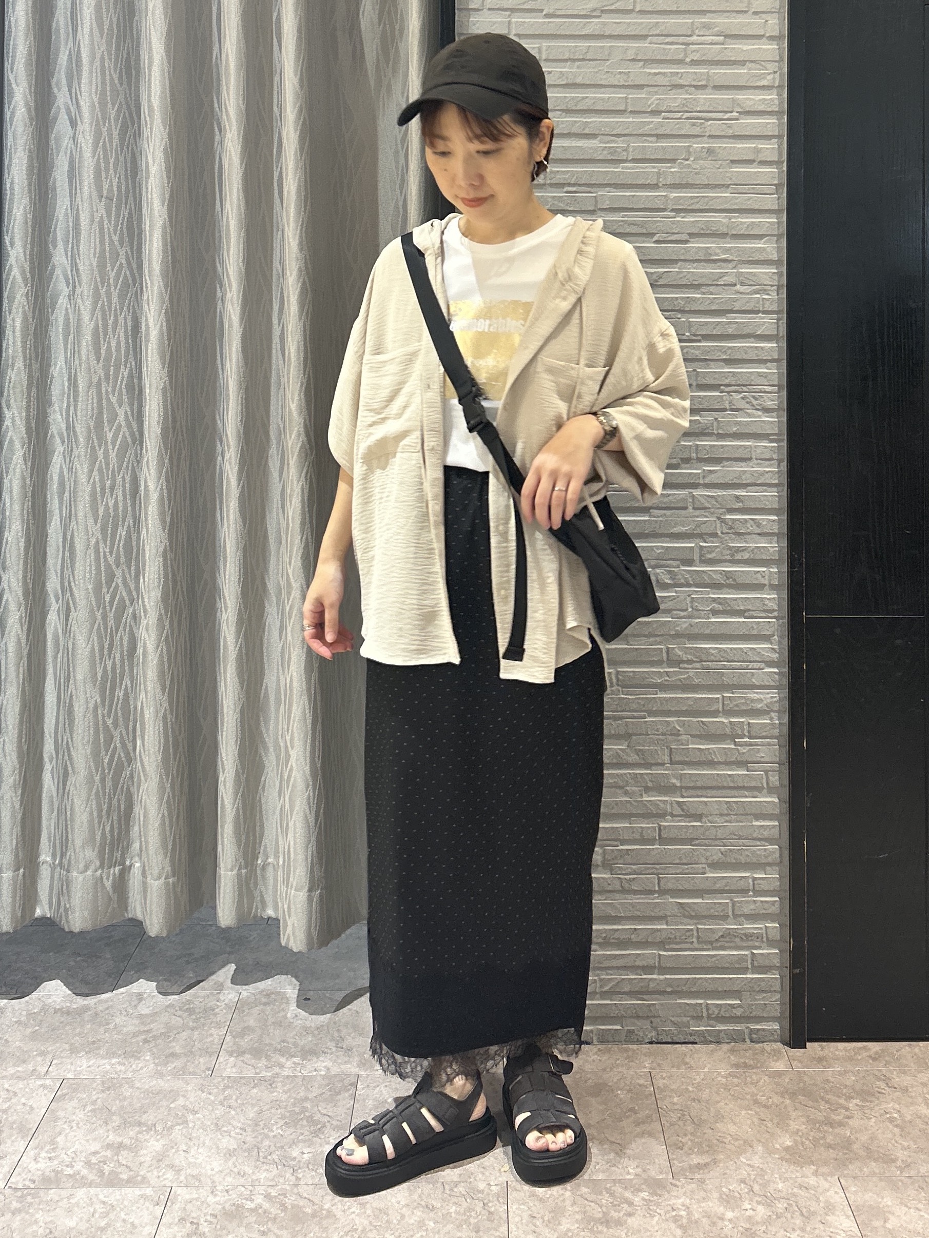 ga_riさんの「THE SHOP TK｜【夏のUV対策に】ひんやり/UV/防しわ フーディシャツ」を使ったコーディネート