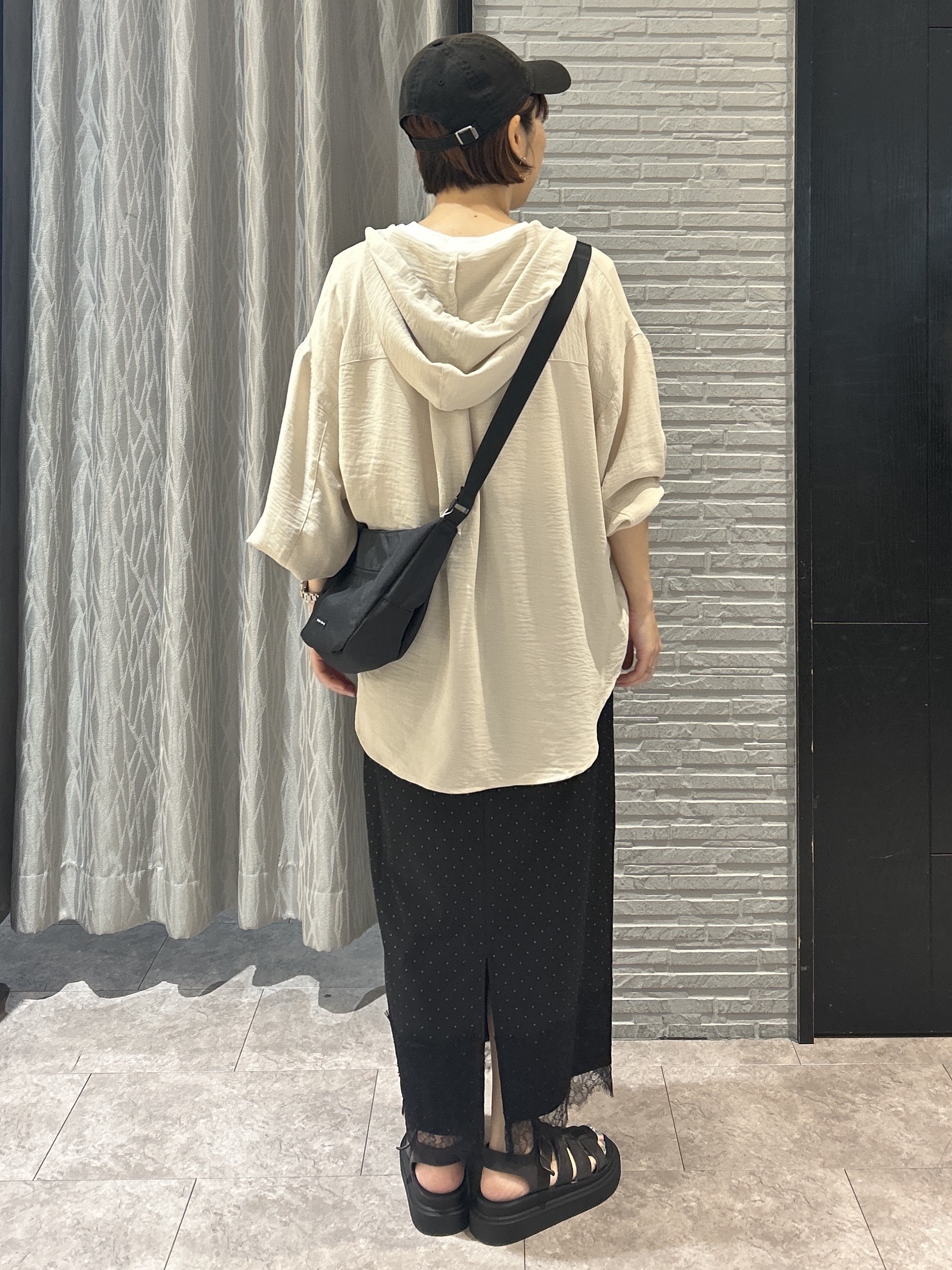 ga_riさんの「THE SHOP TK｜【夏のUV対策に】ひんやり/UV/防しわ フーディシャツ」を使ったコーディネート
