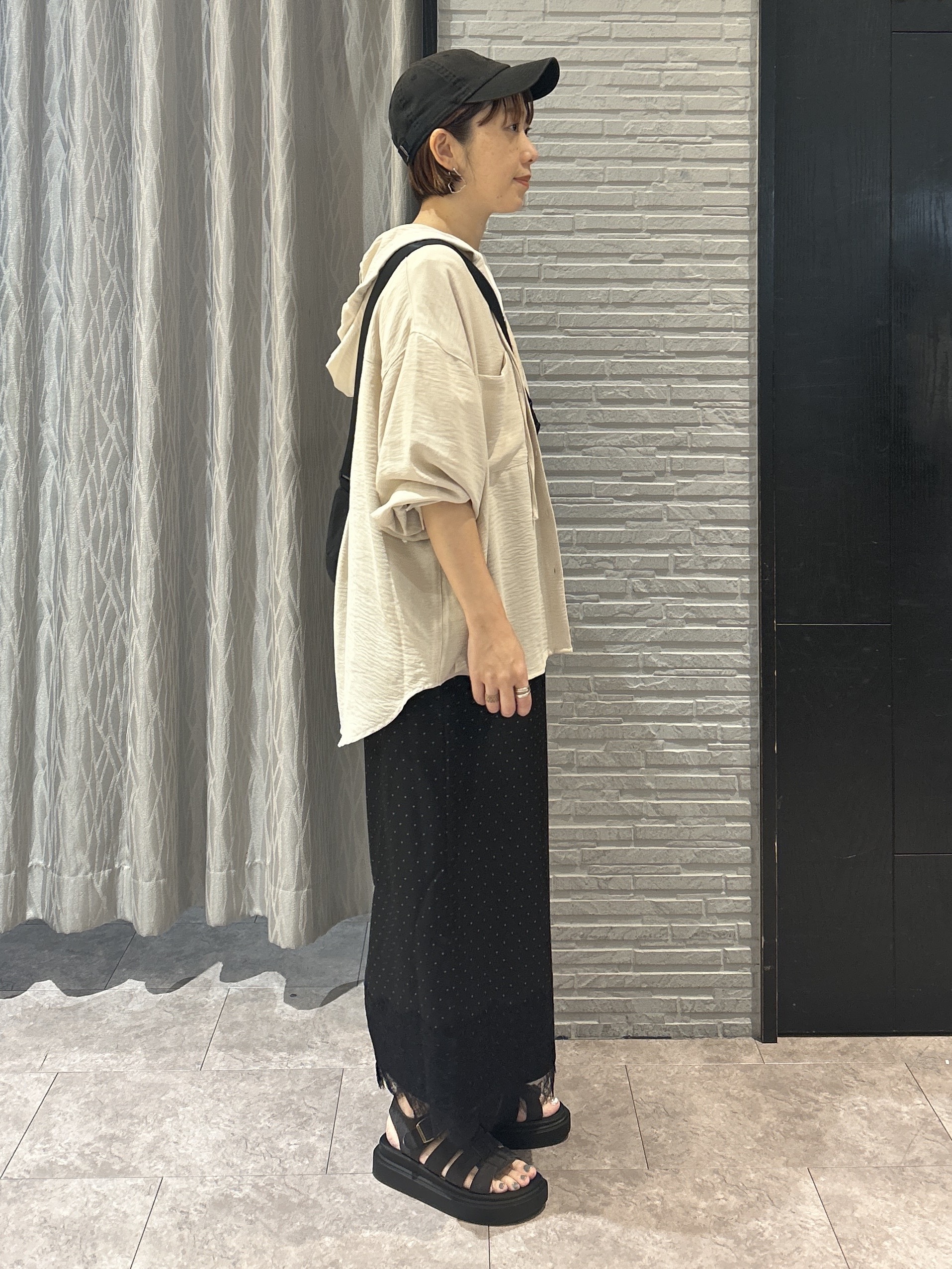 ga_riさんの「THE SHOP TK｜【夏のUV対策に】ひんやり/UV/防しわ フーディシャツ」を使ったコーディネート