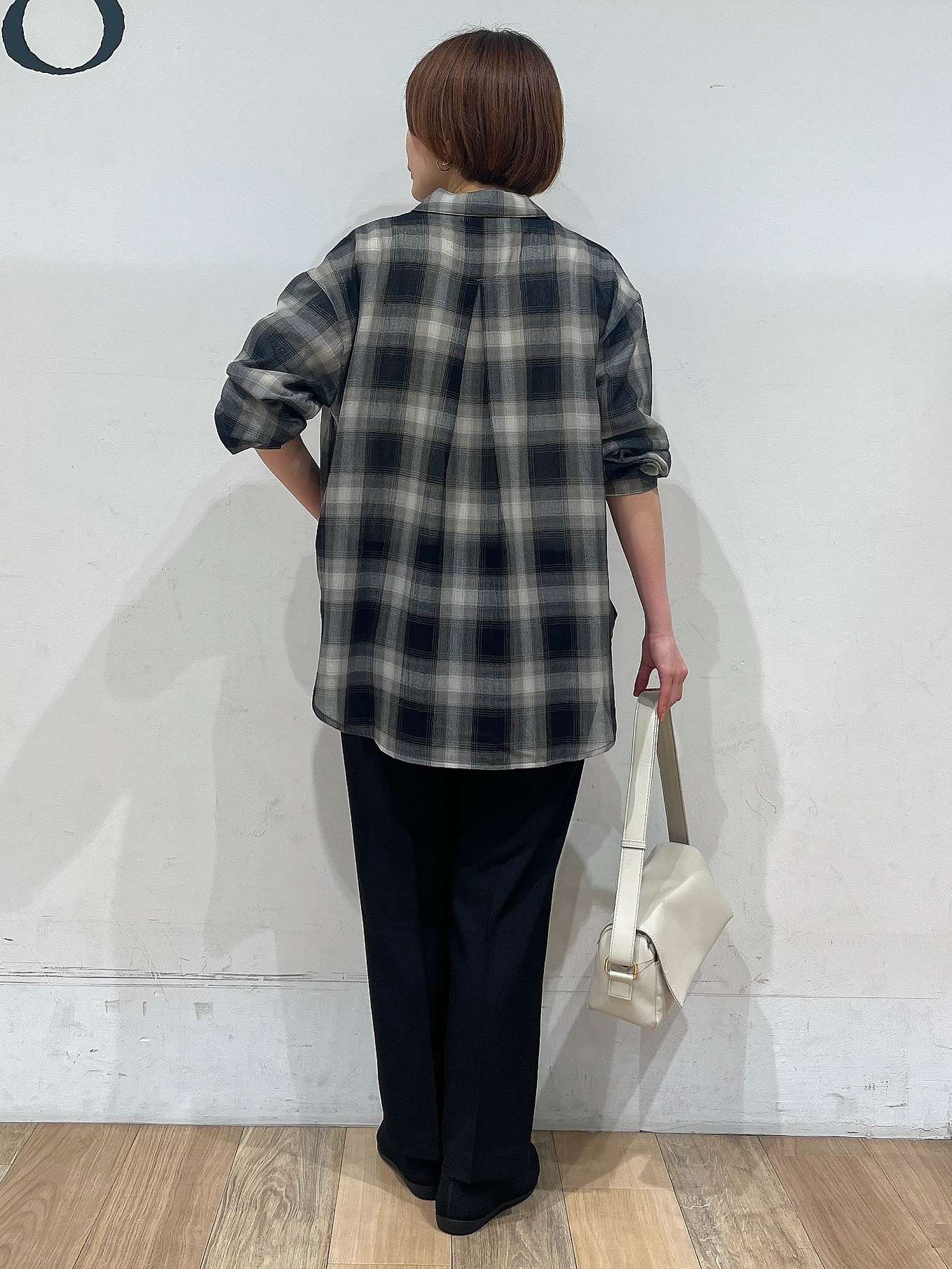 山さんさんの「grove｜シアーオンブレチェックシャツ」を使ったコーディネート