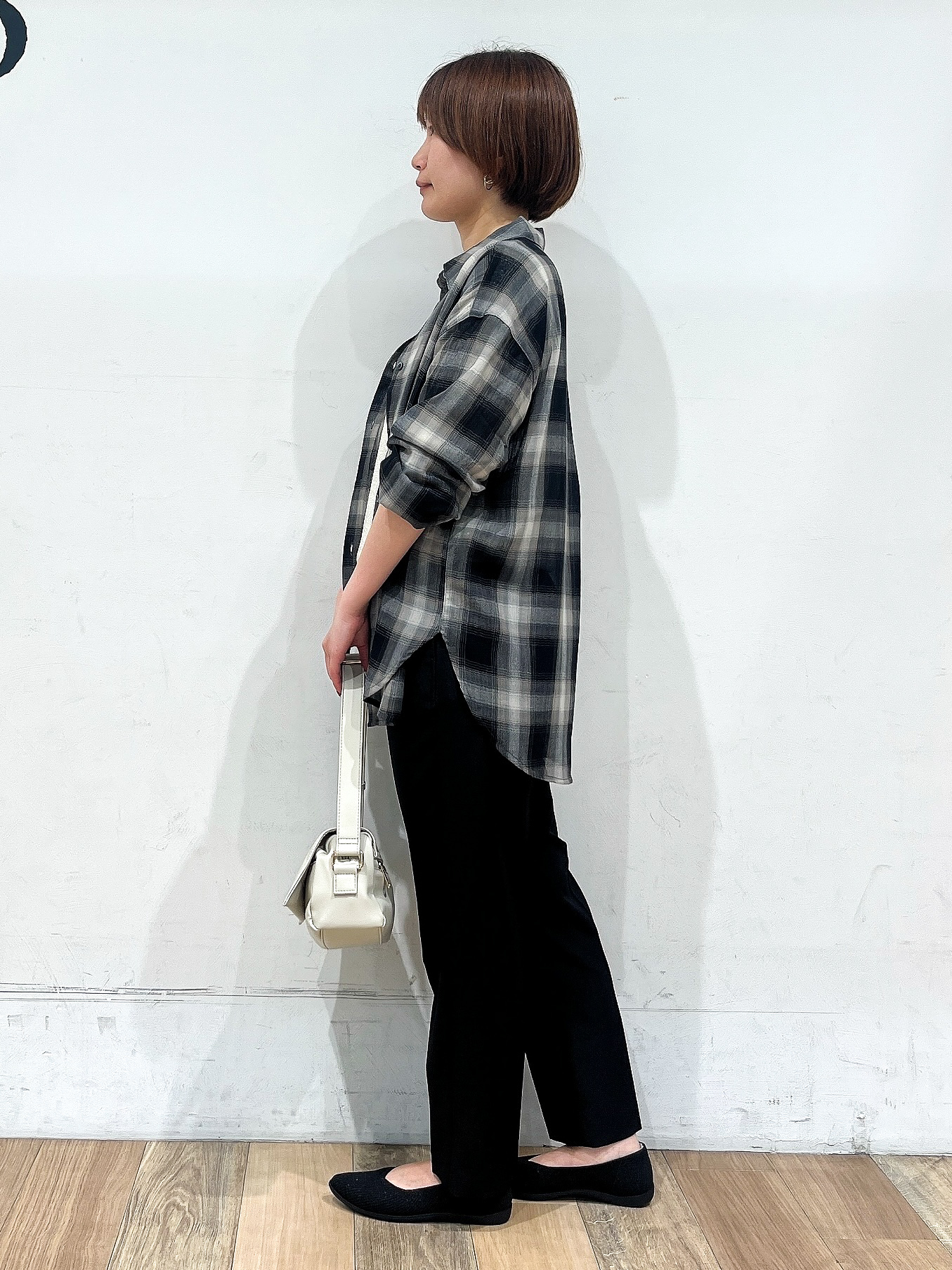 山さんさんの「grove｜シアーオンブレチェックシャツ」を使ったコーディネート