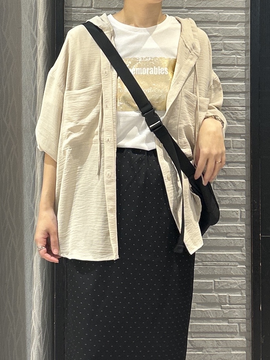 ga_riさんの「THE SHOP TK｜【夏のUV対策に】ひんやり/UV/防しわ フーディシャツ」を使ったコーディネート