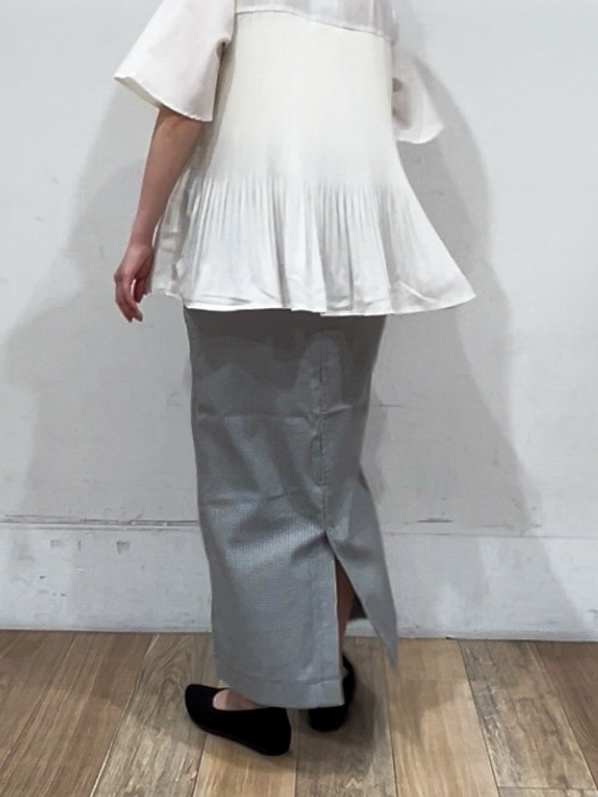 山さんさんの「grove｜【体型カバー◎】大人フェミニン消しプリーツブラウス」を使ったコーディネート