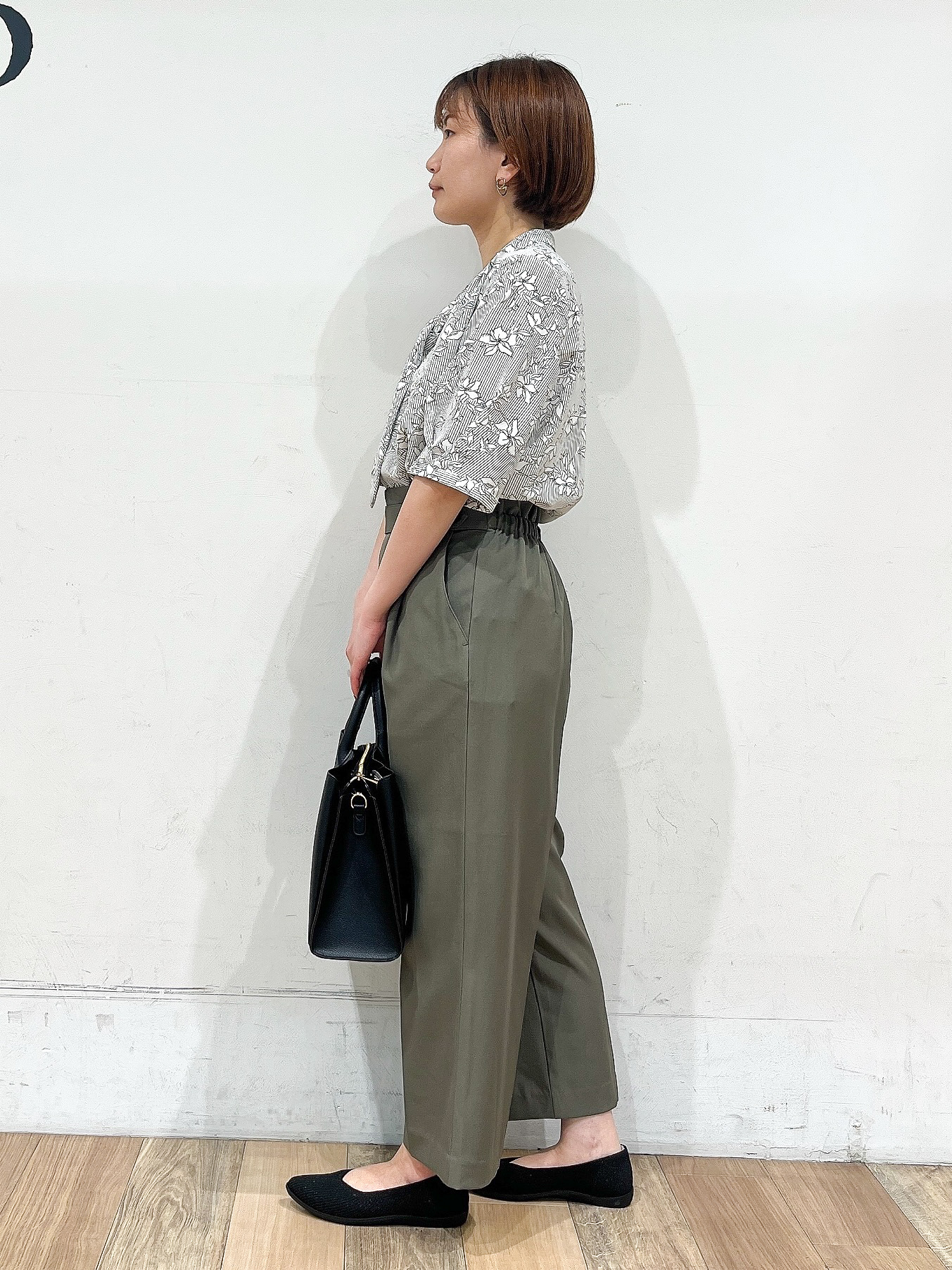 山さんさんの「grove｜【洗濯機OK/シワになりにくい】1枚で華やぐ配色ボウタイブラウス」を使ったコーディネート