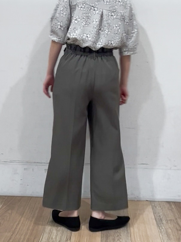 山さんさんの「grove｜【洗濯機OK/シワになりにくい】1枚で華やぐ配色ボウタイブラウス」を使ったコーディネート