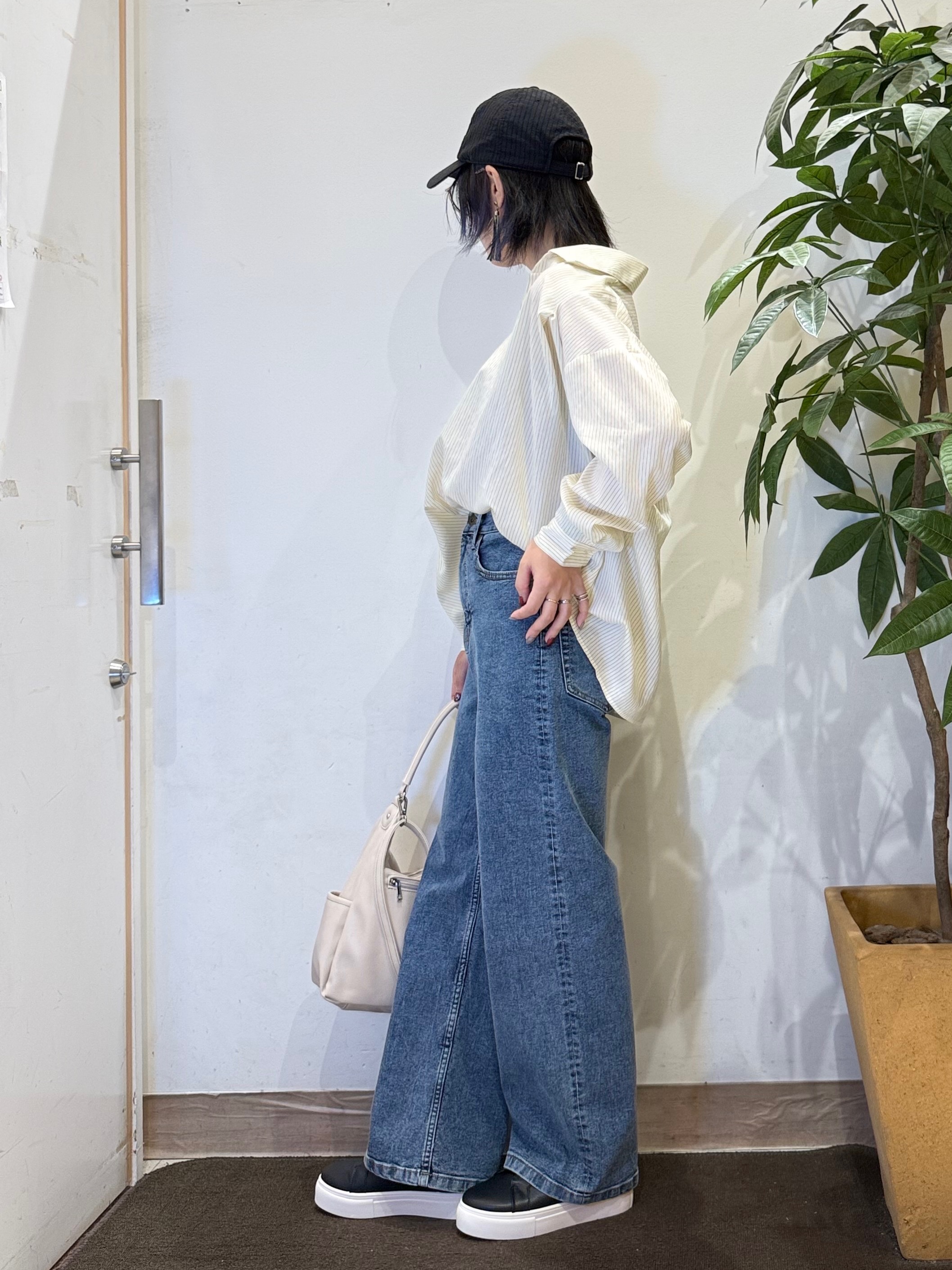 misakiさんの「SHOO･LA･RUE｜【洗濯機可】インせず決まるAライン ストライプスキッパーシャツ」を使ったコーディネート